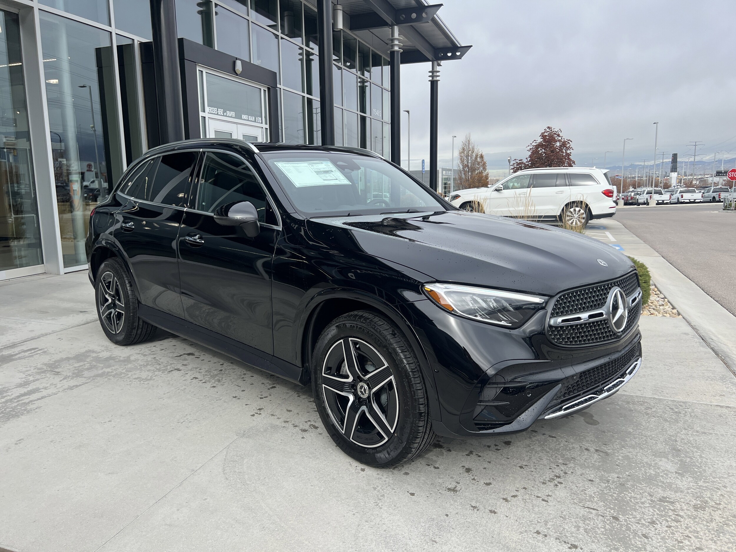 2026 Mercedes Benz GLC 300 4MATIC photo 4