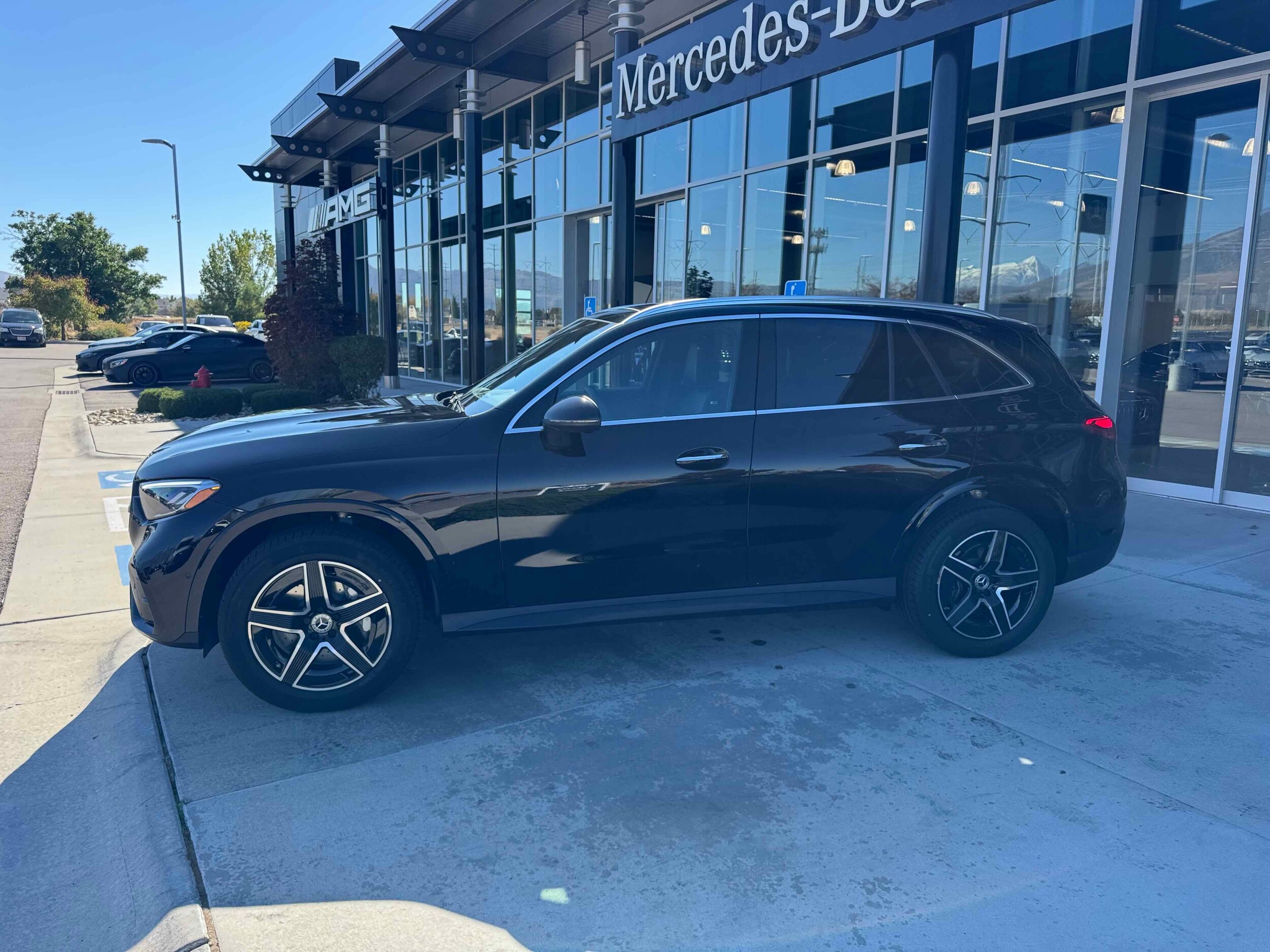 2026 Mercedes Benz GLC 300 4MATIC photo 3
