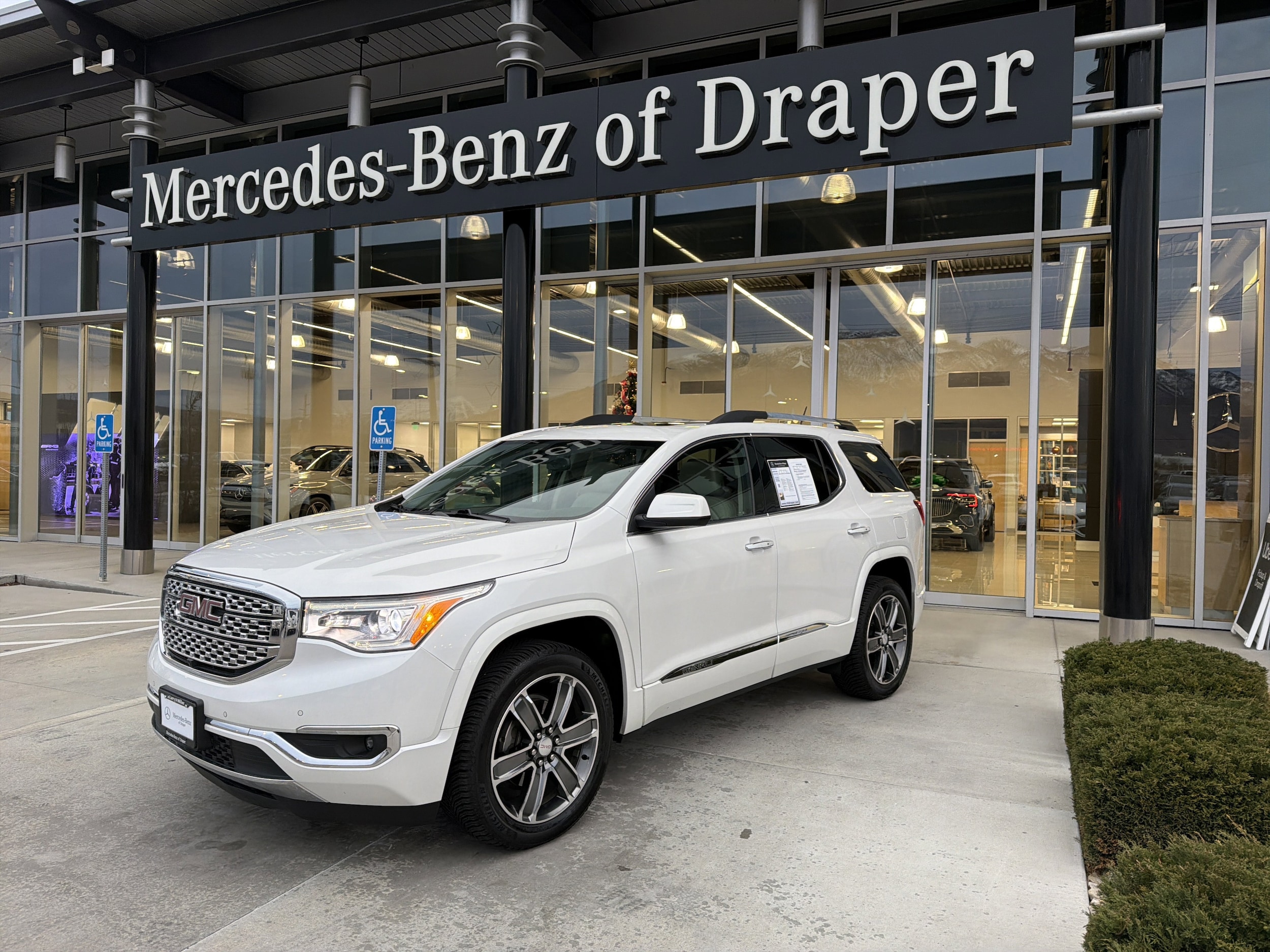 2019 GMC Acadia Denali's photo