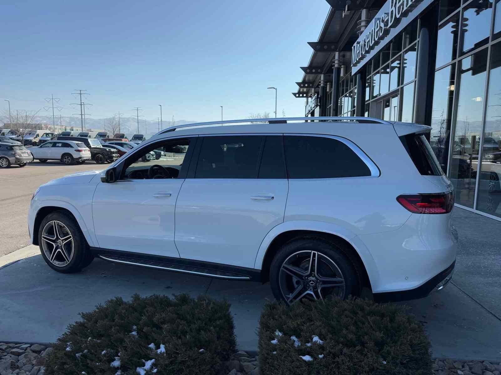 2025 Mercedes Benz GLS 450 photo 4