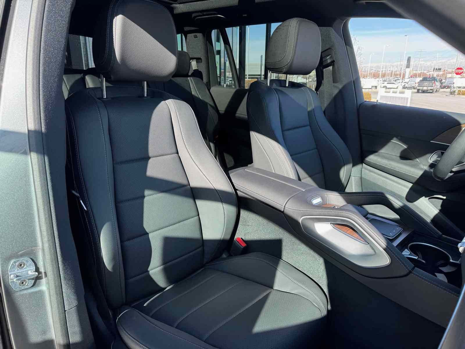 2025 Mercedes-Benz GLS Base - Photo 34