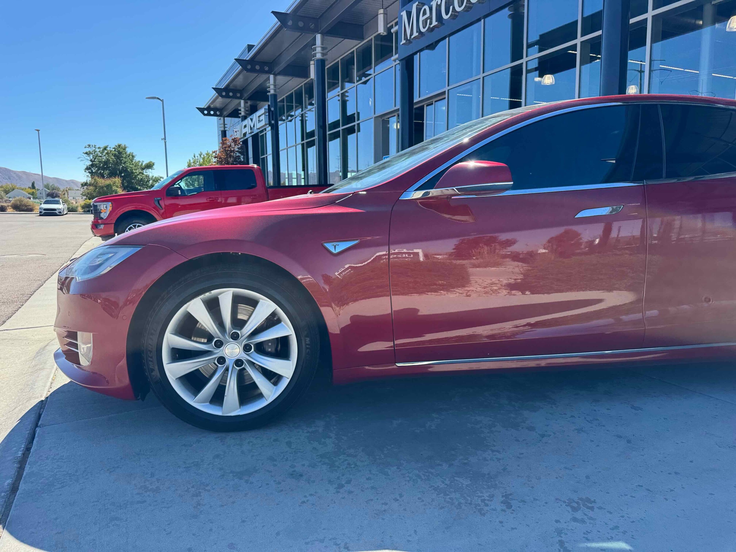 2016 Tesla Model S photo 2