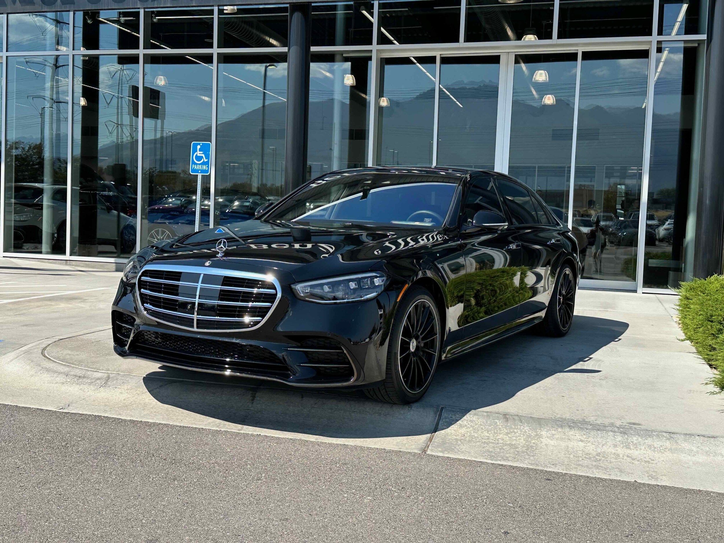 2025 Mercedes Benz S 580 4MATIC photo 2