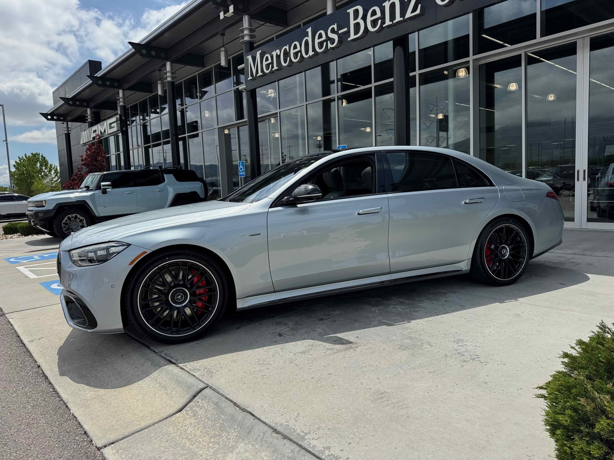 2025 Mercedes Benz S AMG 450 63 e 4MATIC photo 4