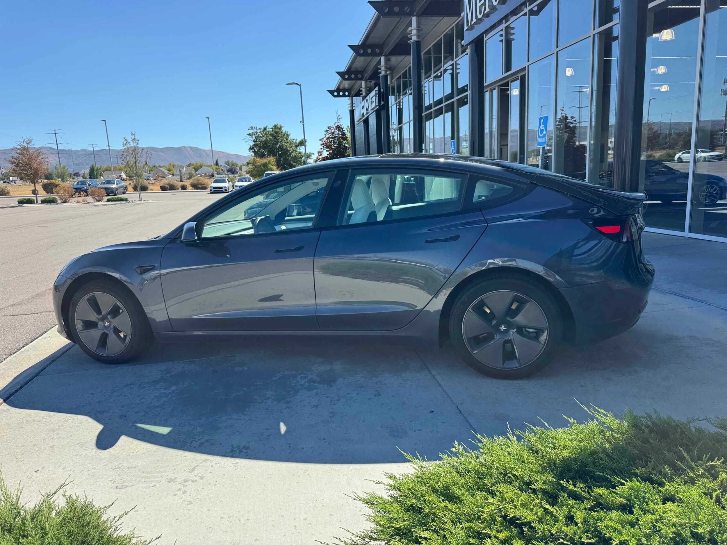 2022 Tesla Model 3 Long Range photo 3