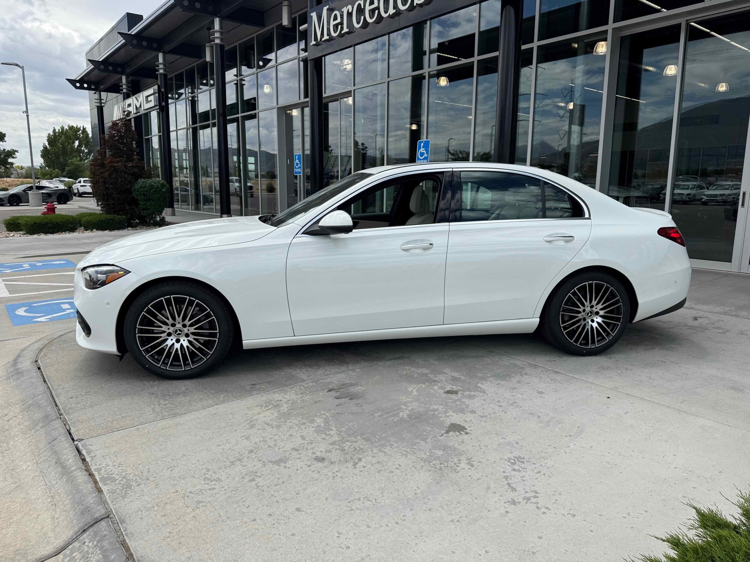 2025 Mercedes Benz C 300 4MATIC photo 4