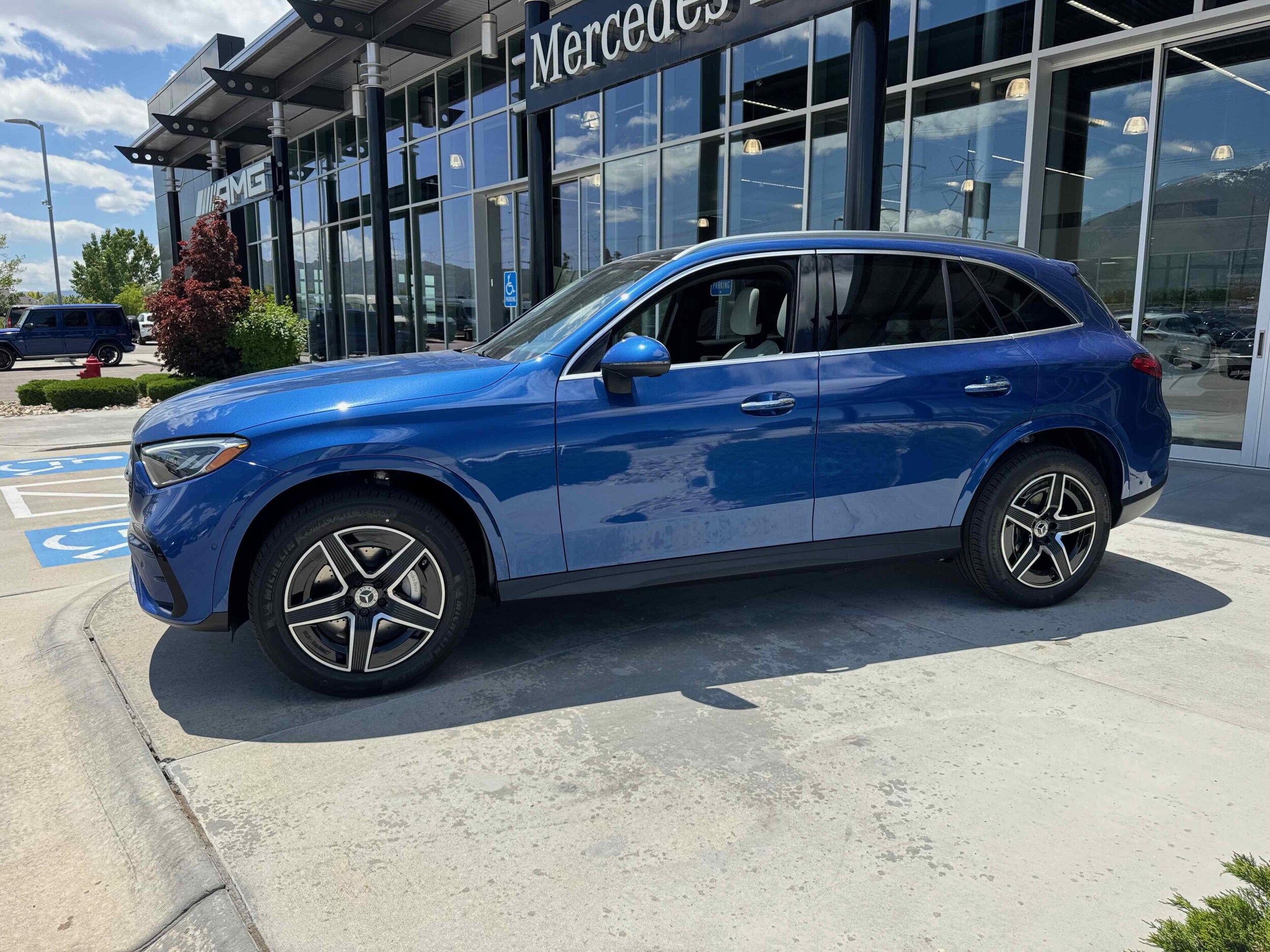 2025 Mercedes Benz GLC 300 4MATIC photo 4
