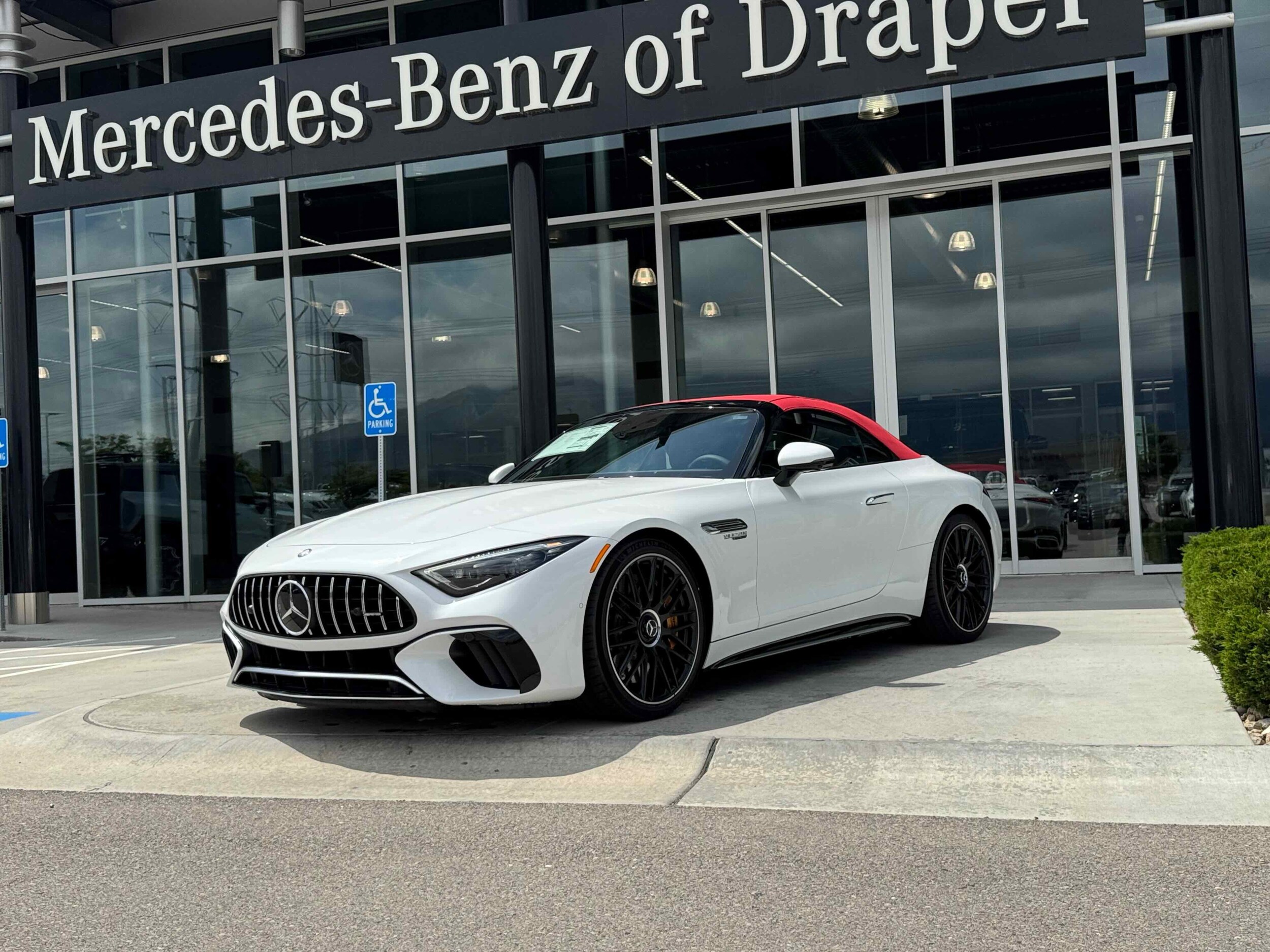 2025 Mercedes Benz SL AMG 63 photo 3