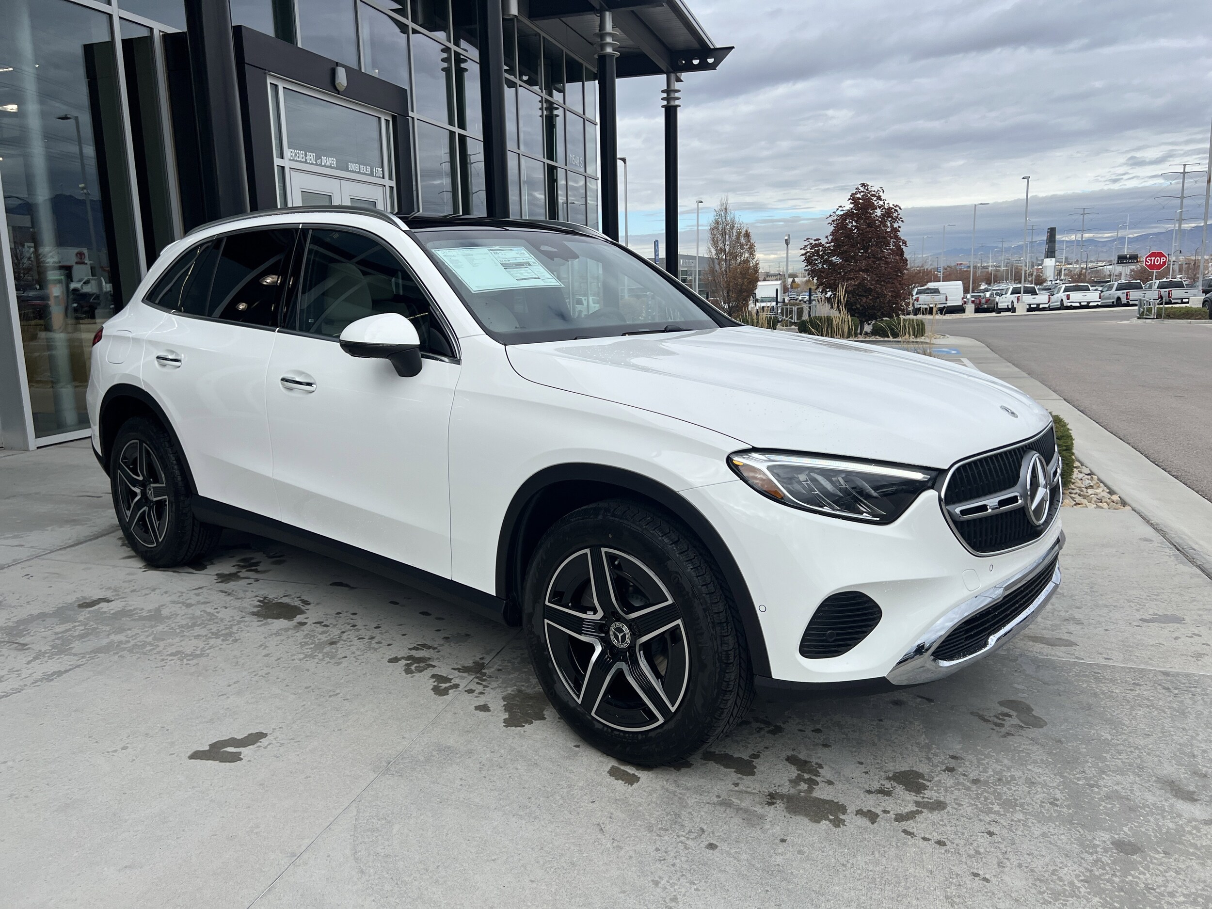 2026 Mercedes Benz GLC 300 4MATIC photo 4