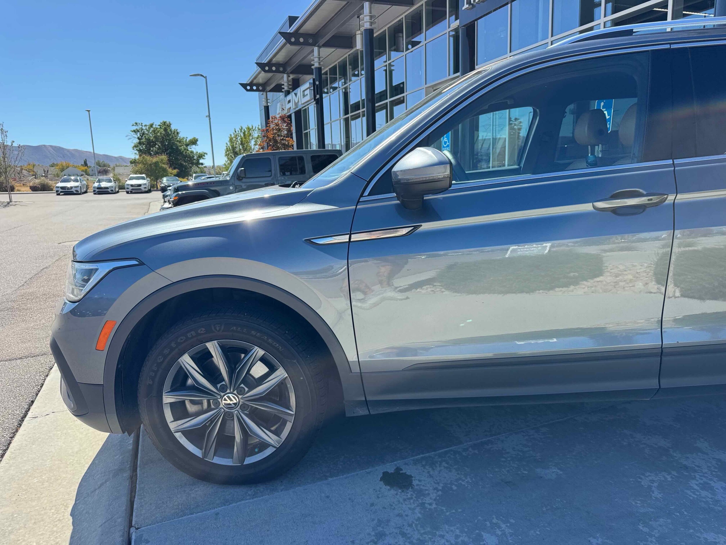 2022 Volkswagen Tiguan SE photo 3