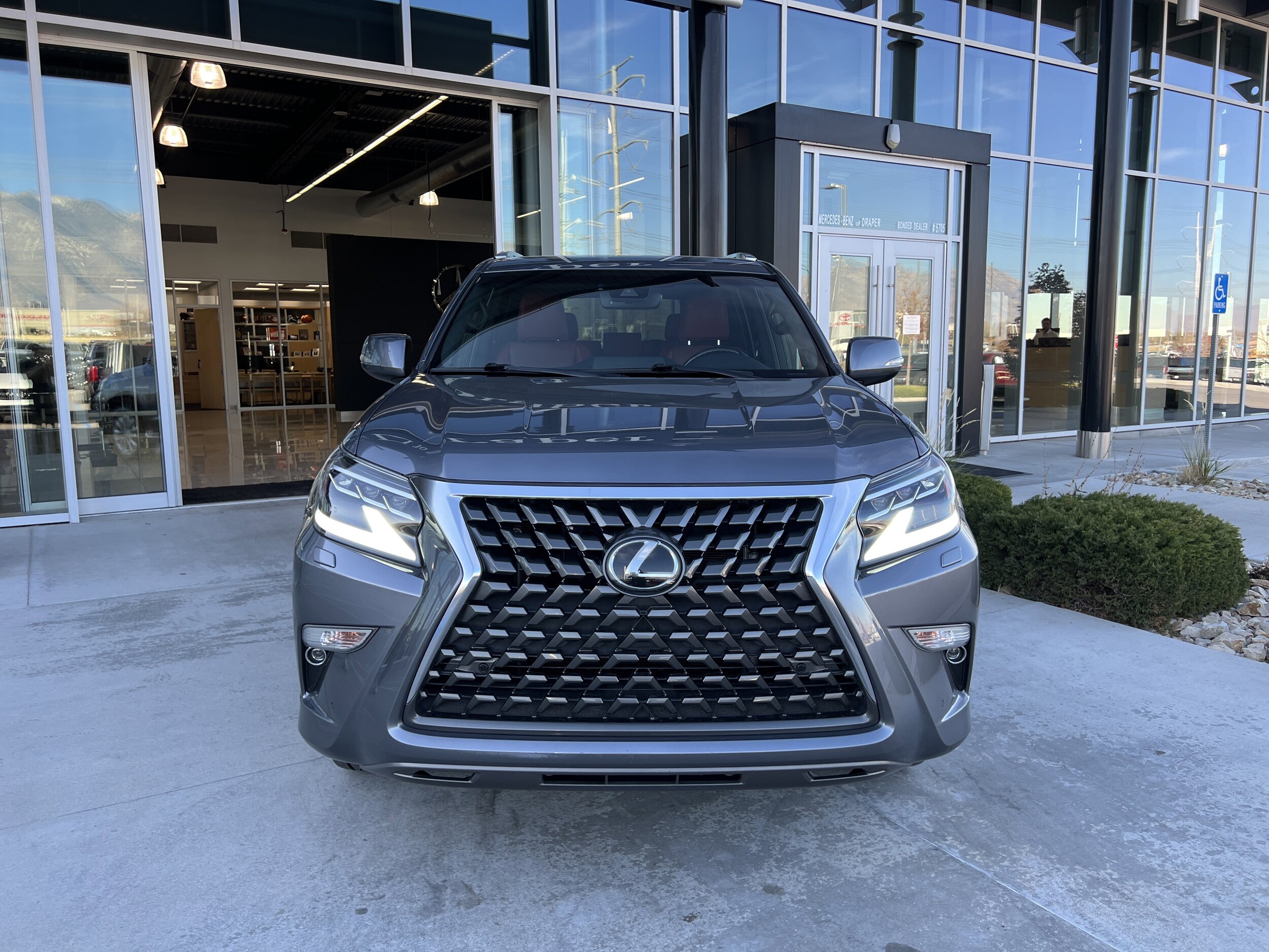2021 Lexus GX 460 Premium photo 3