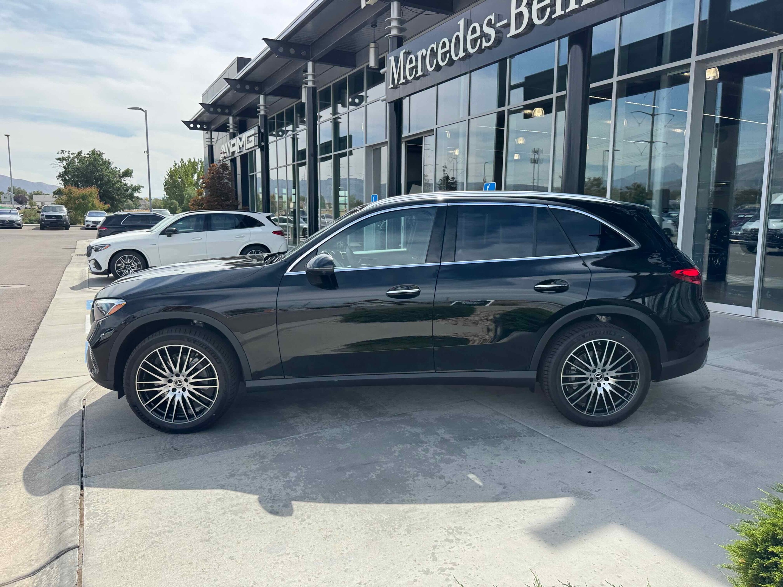 2026 Mercedes Benz GLC 300 4MATIC photo 4