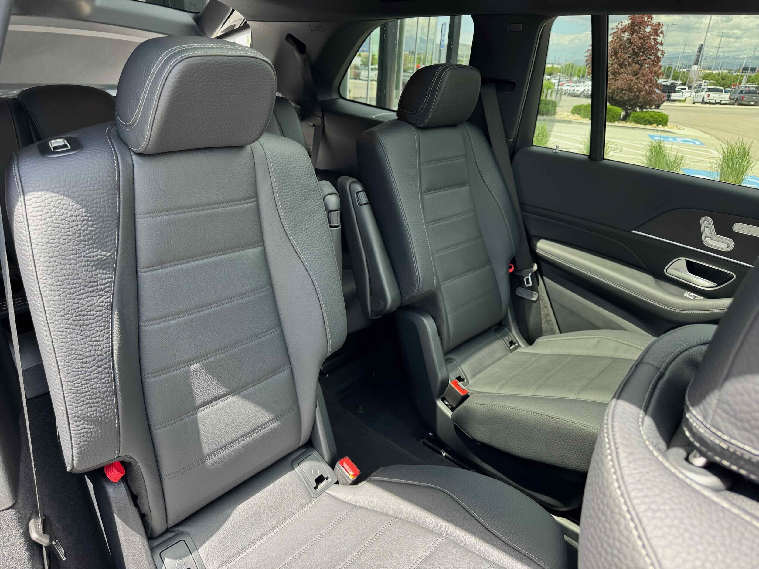 2025 Mercedes-Benz GLS Base - Photo 32