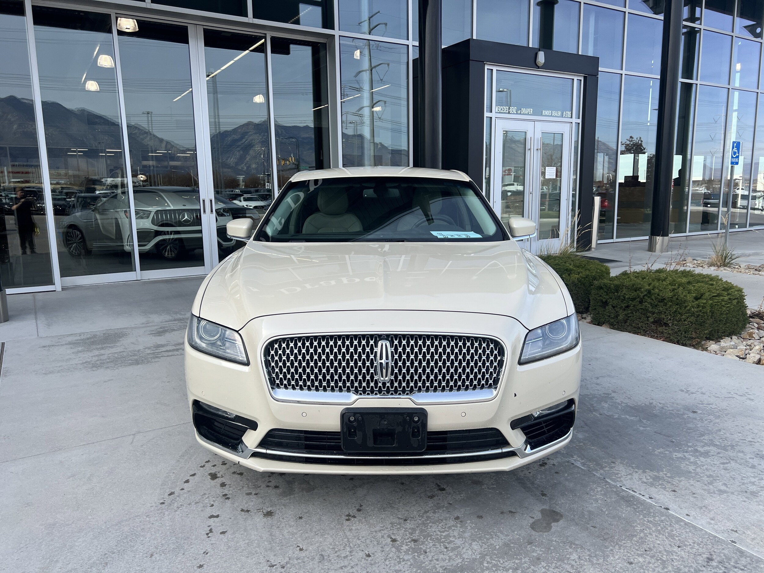 2018 Lincoln Continental Select photo 3