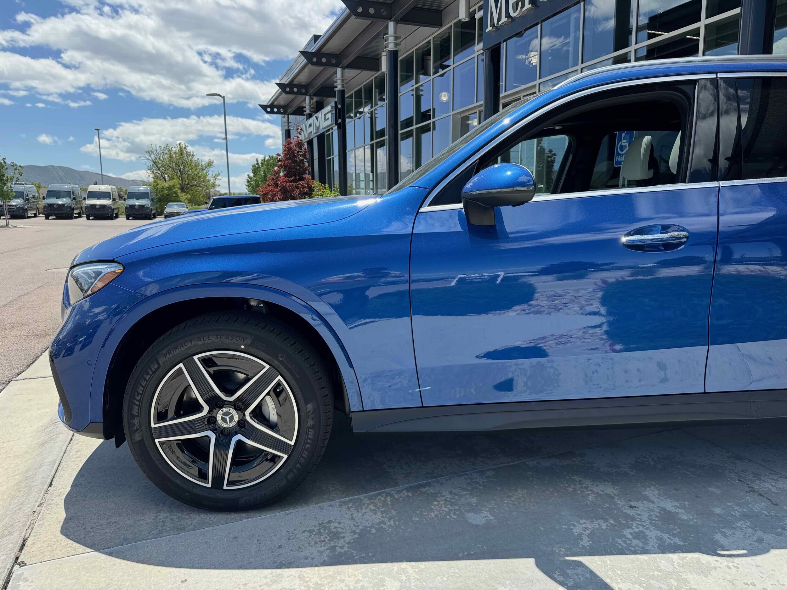 2025 Mercedes Benz GLC 300 4MATIC photo 3
