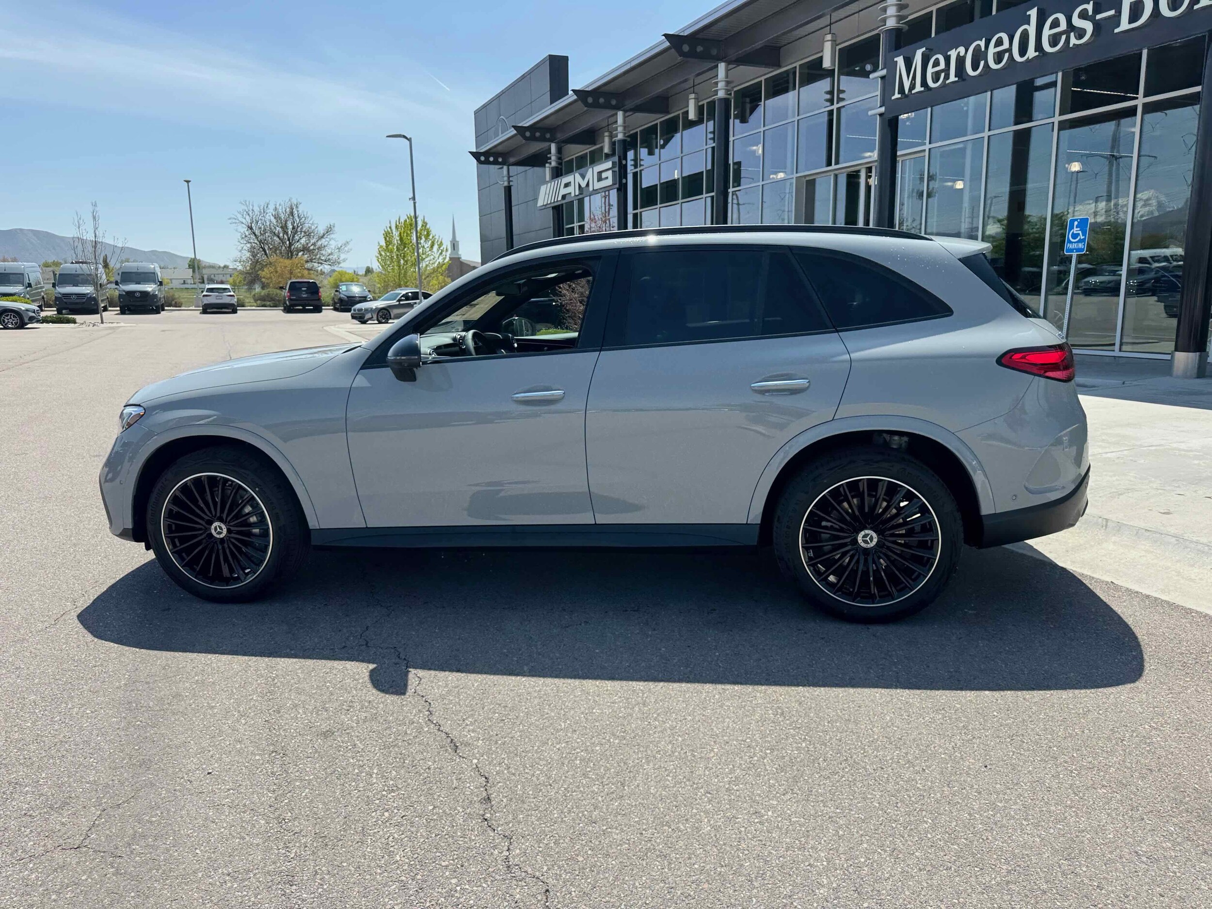 2025 Mercedes Benz GLC 300 4MATIC photo 4