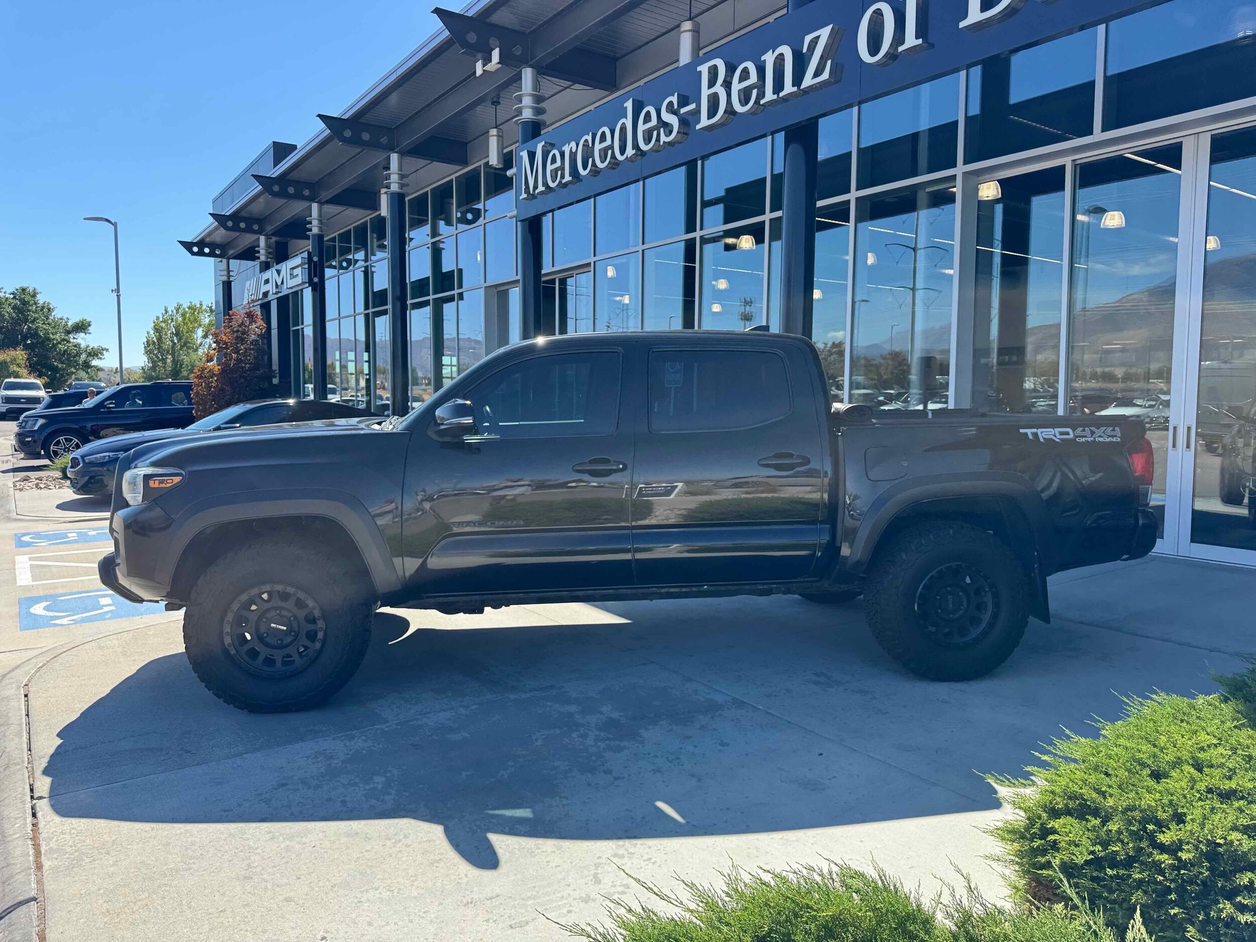 2017 Toyota Tacoma SR photo 3