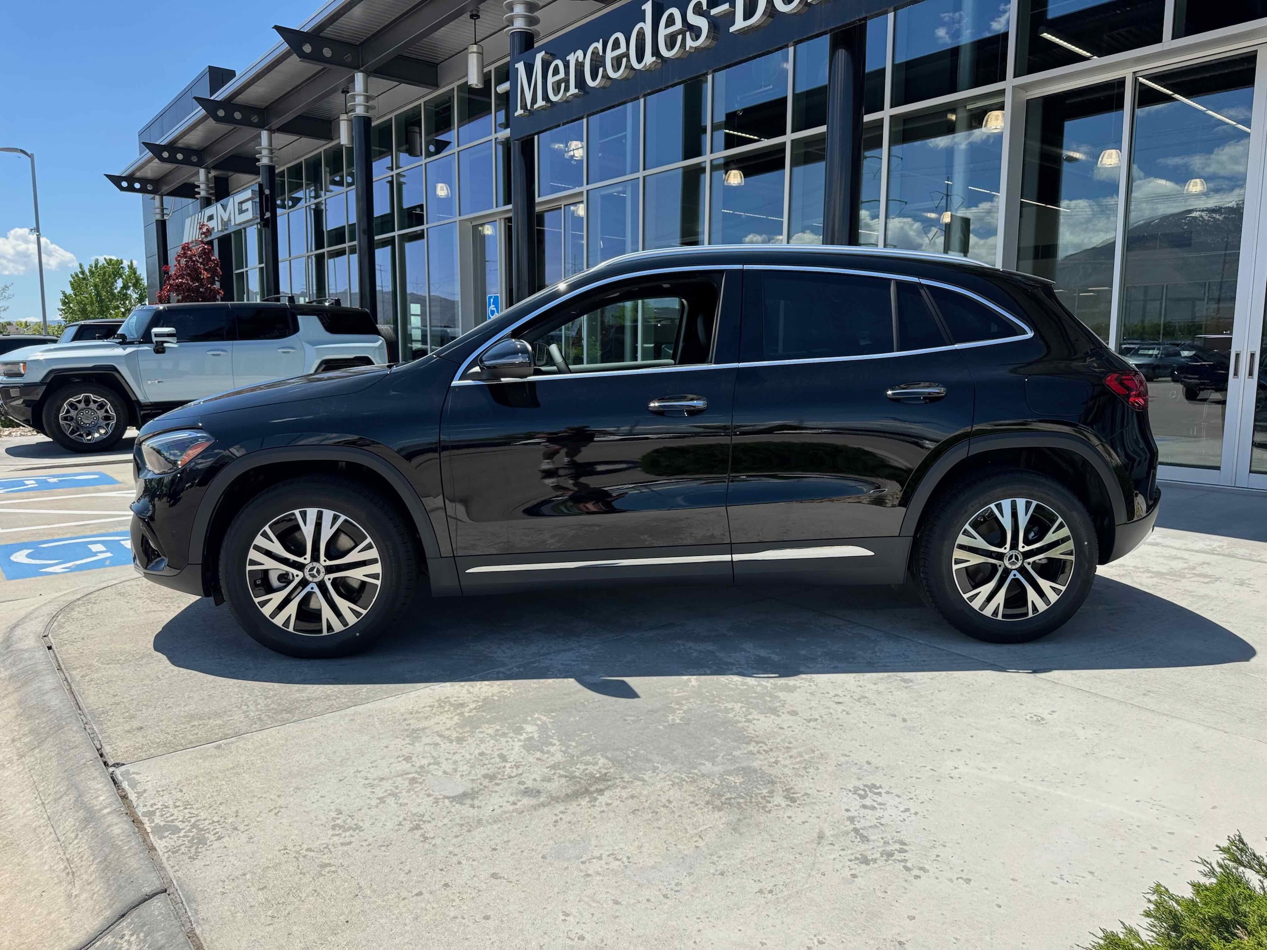 2025 Mercedes Benz GLA 250 4MATIC photo 4