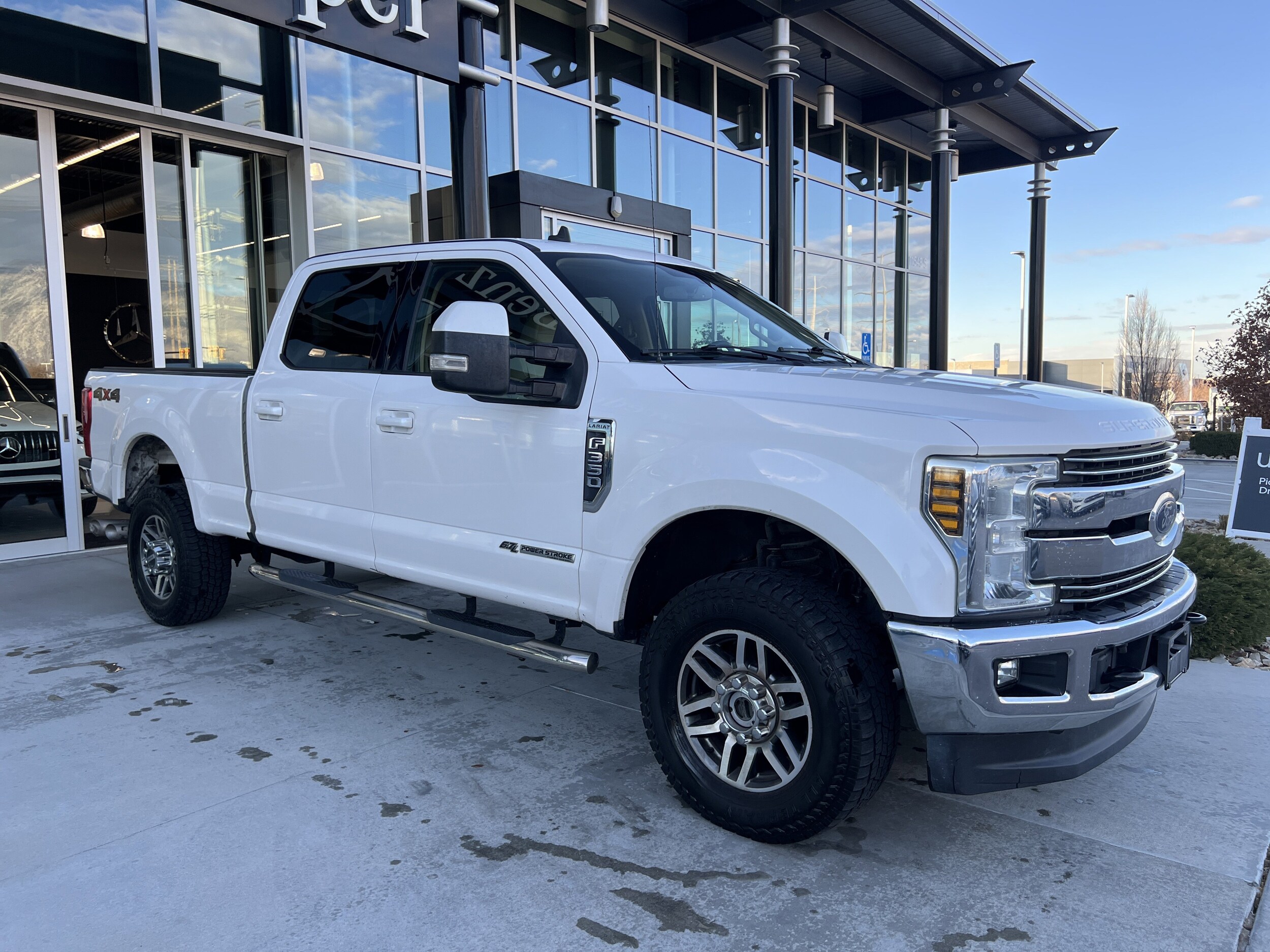 2019 Ford F-350 Lariat photo 2