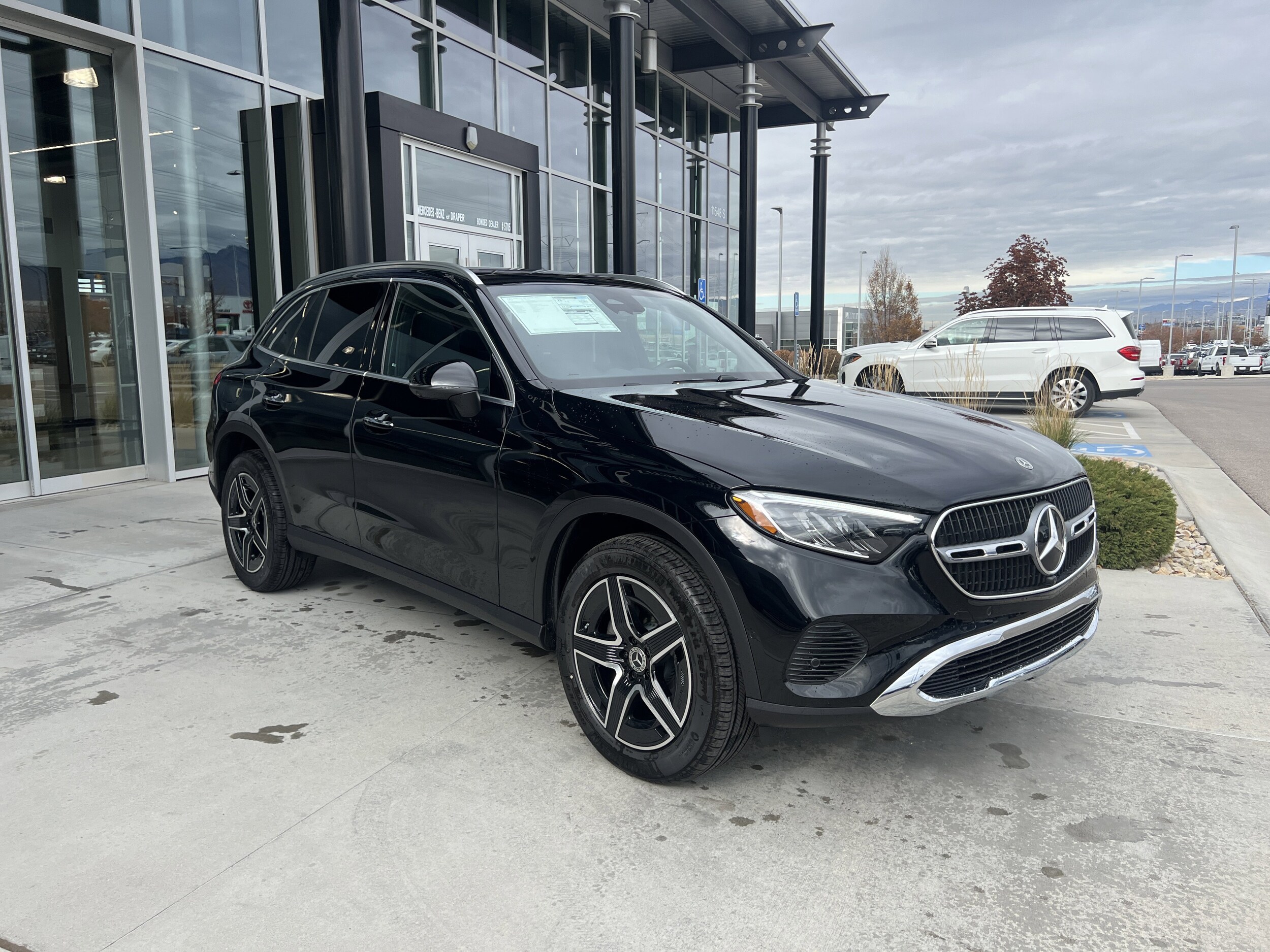 2026 Mercedes Benz GLC 300 4MATIC photo 3