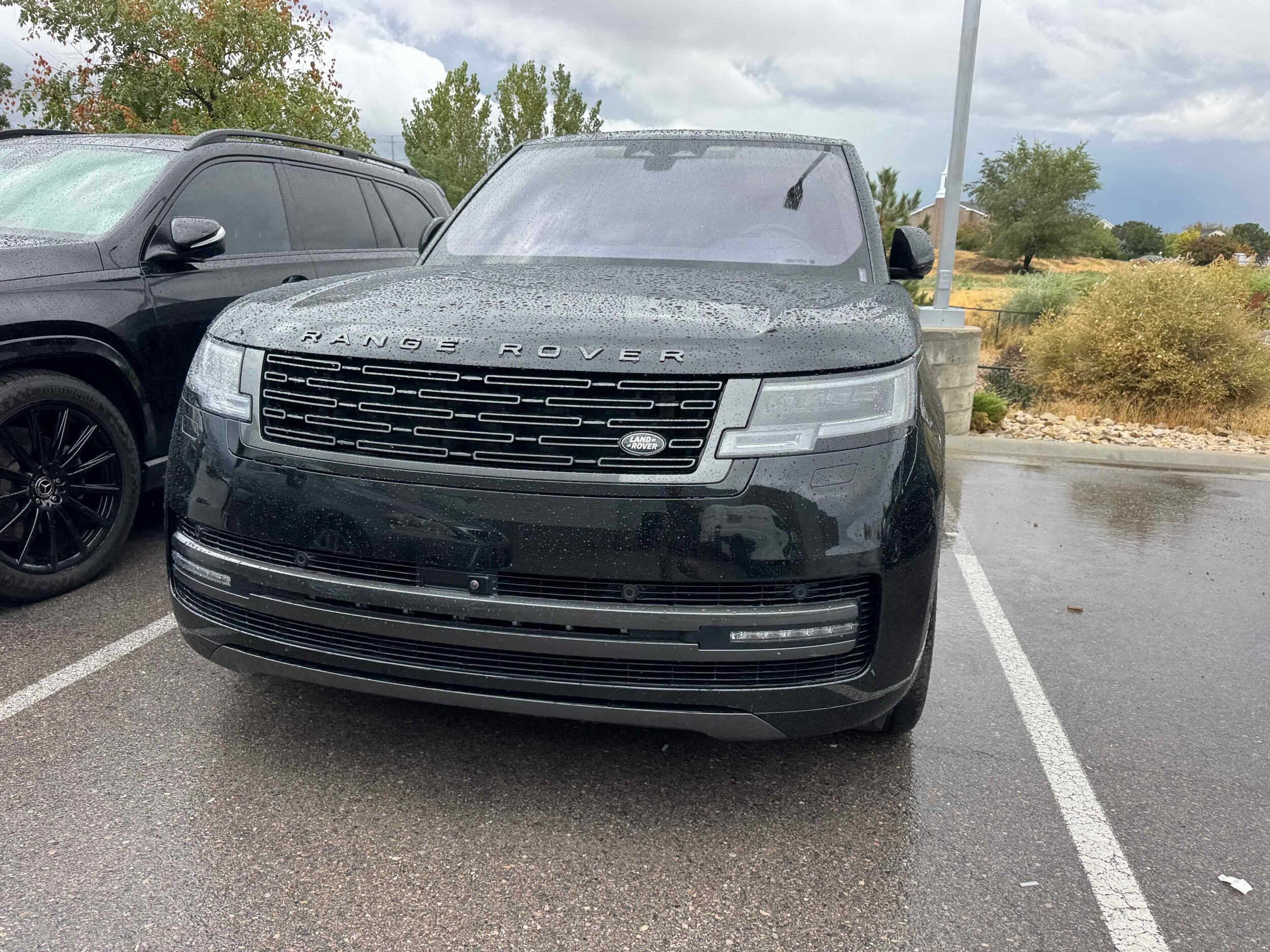 2023 Land Rover Range Rover SE photo 3