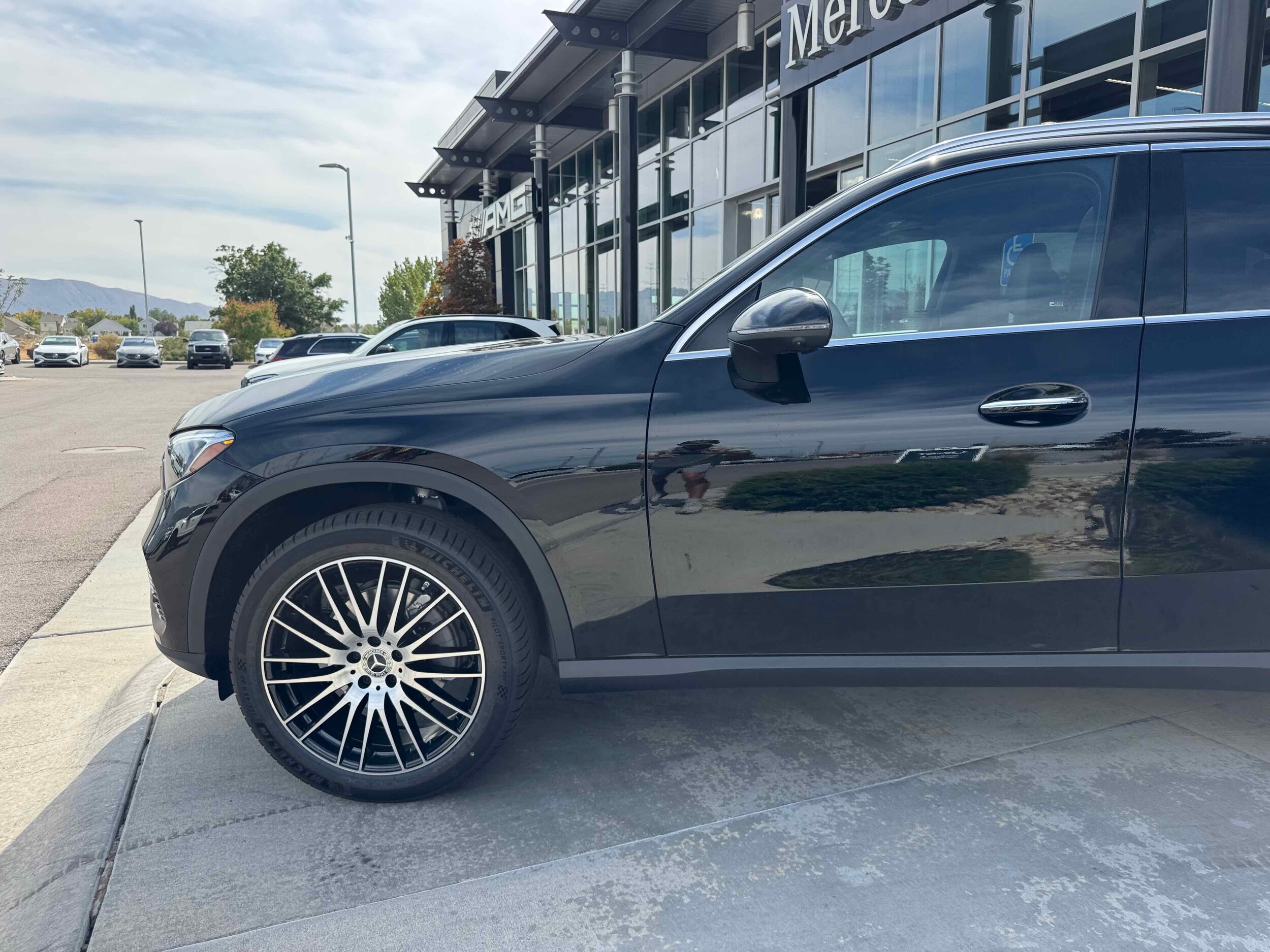 2026 Mercedes Benz GLC 300 4MATIC photo 3