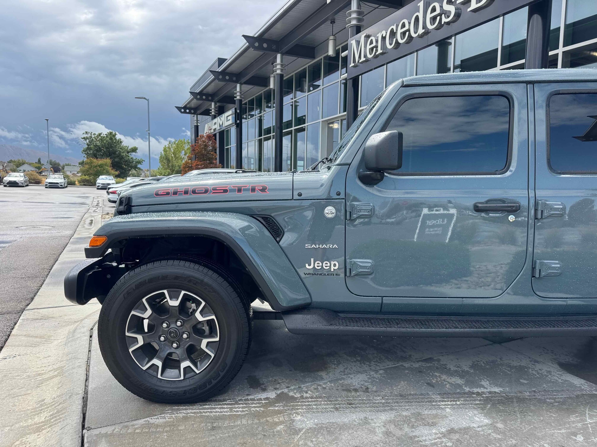 2024 Jeep Wrangler Sahara photo 2