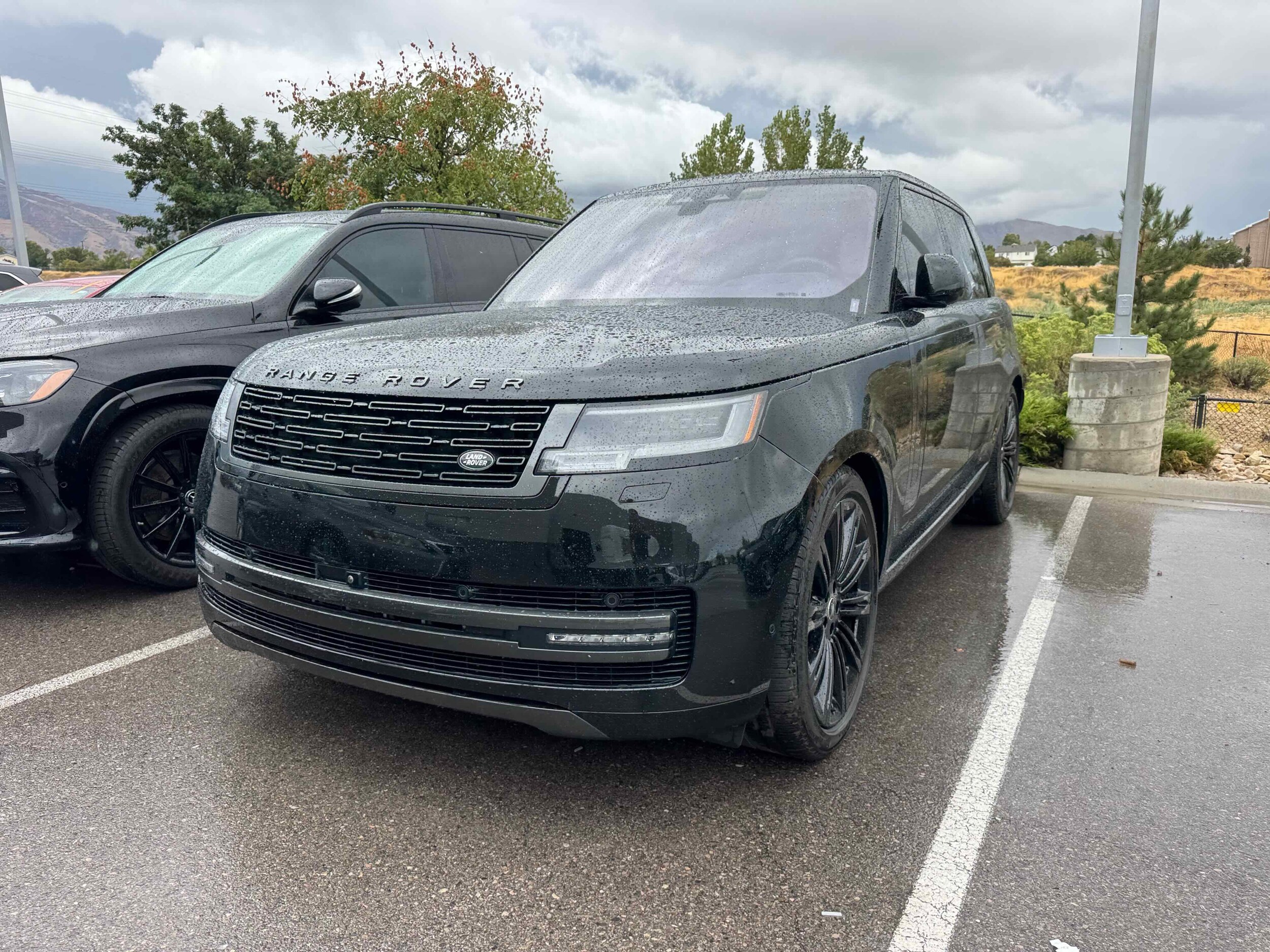 2023 Land Rover Range Rover SE photo 2