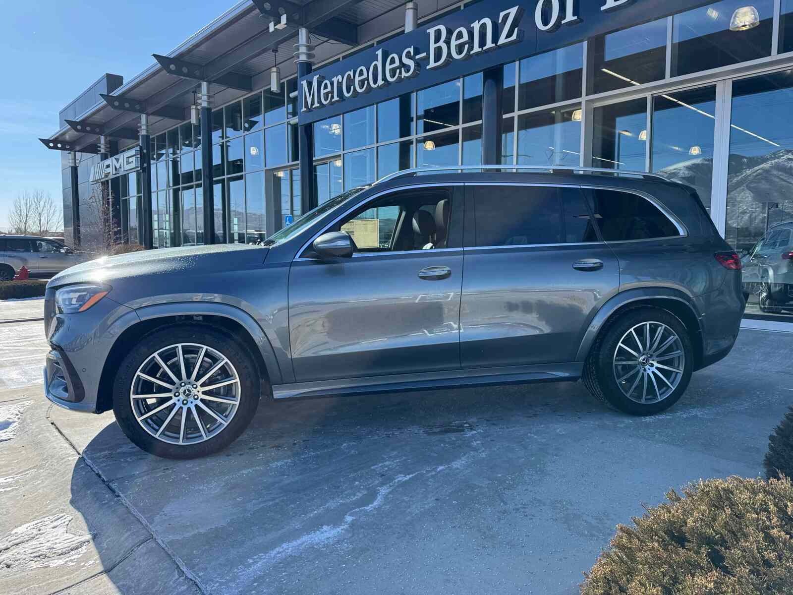 2025 Mercedes Benz GLS 450 4MATIC photo 4