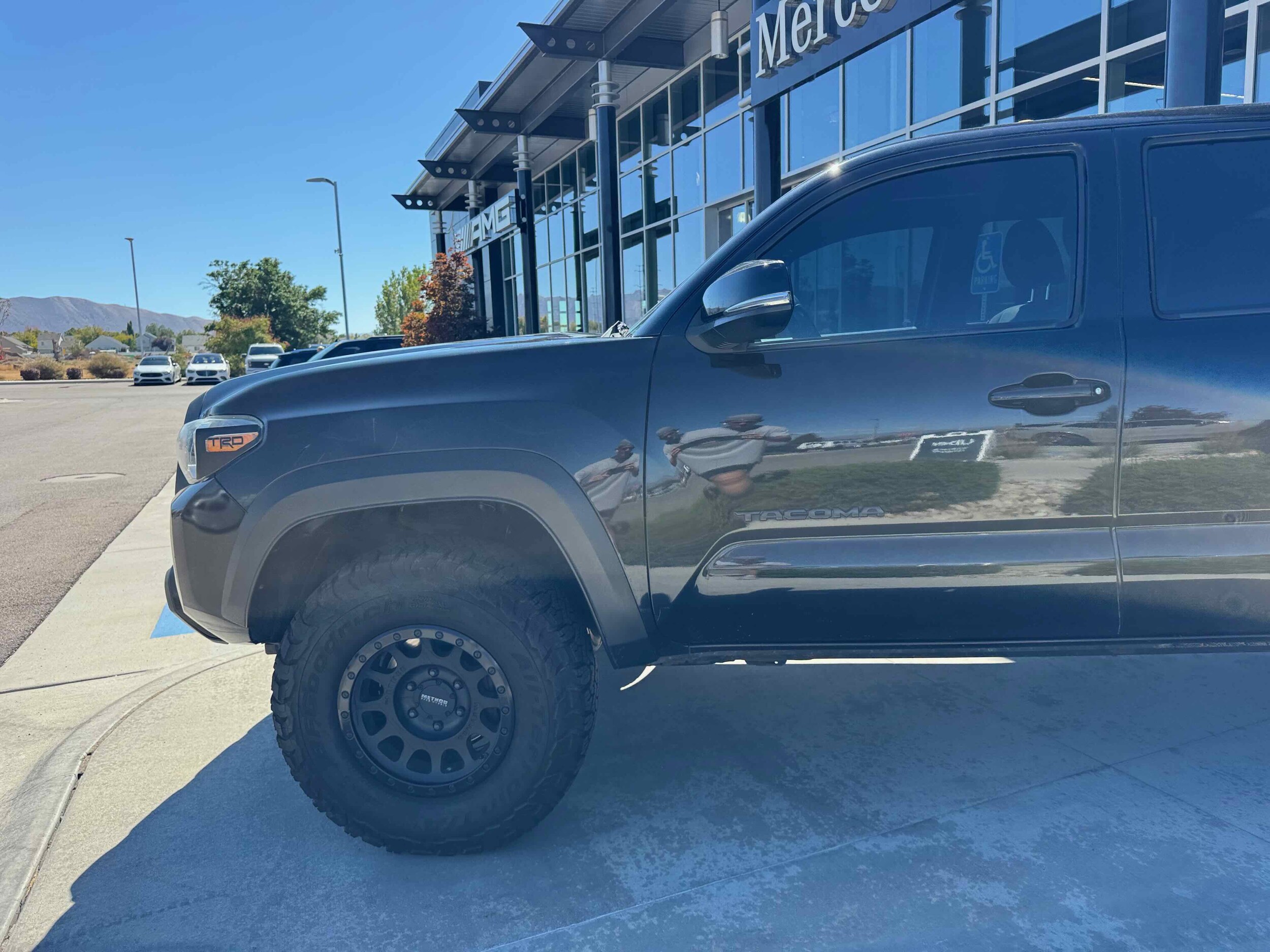 2017 Toyota Tacoma SR photo 2