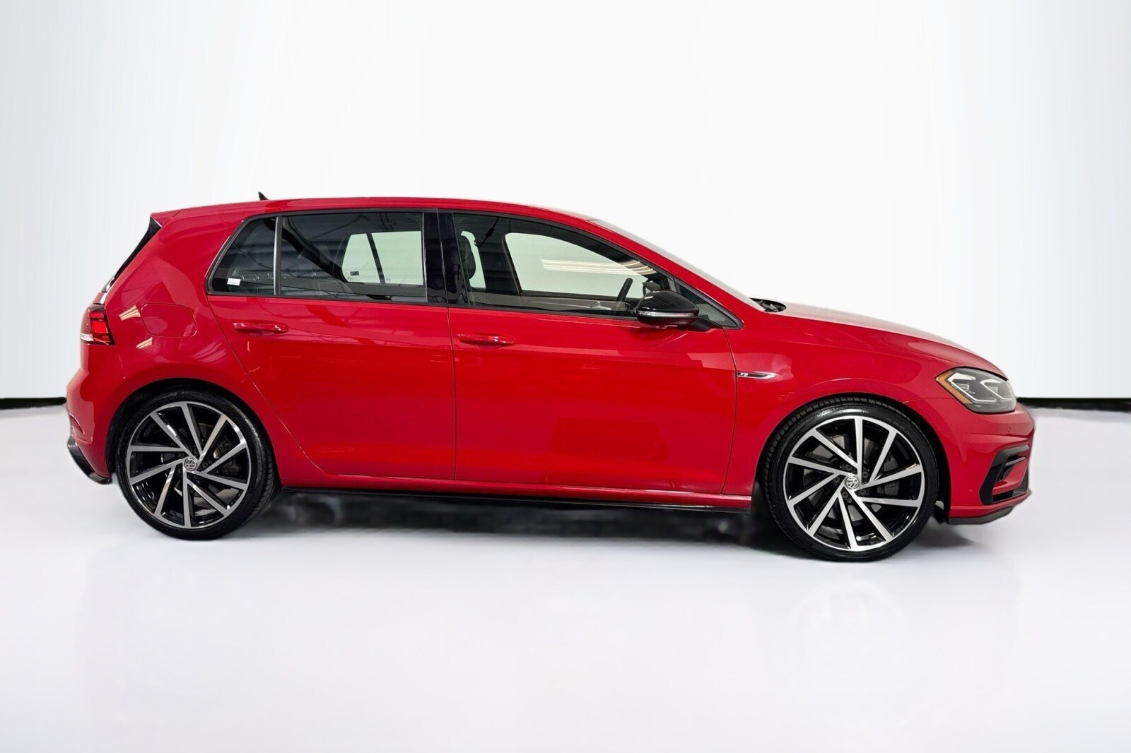 2018 Volkswagen Golf R Base photo 4