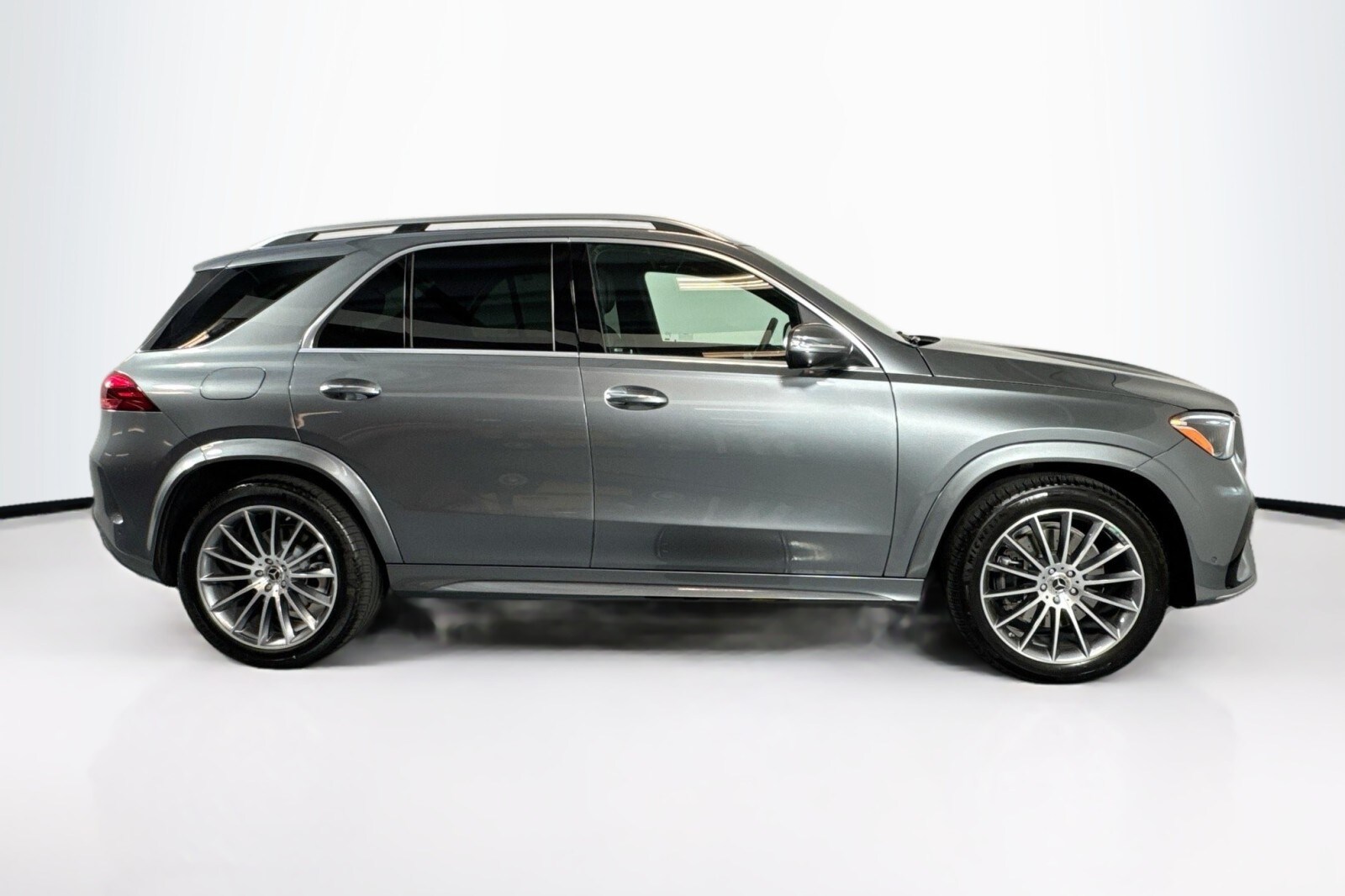 2025 Mercedes Benz GLE 350 4MATIC photo 4