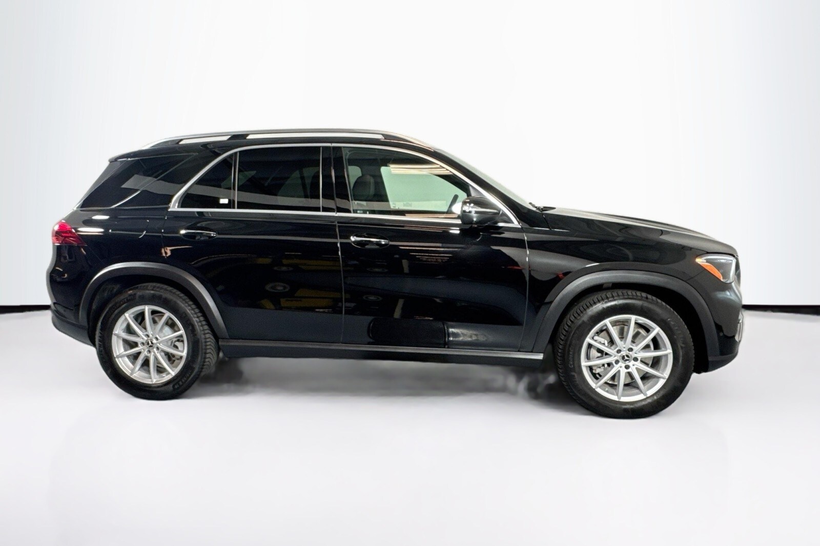 2025 Mercedes Benz GLE 350 4MATIC photo 2