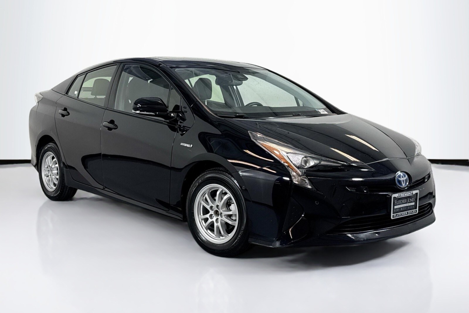 2018 Toyota Prius Three Touring photo 3