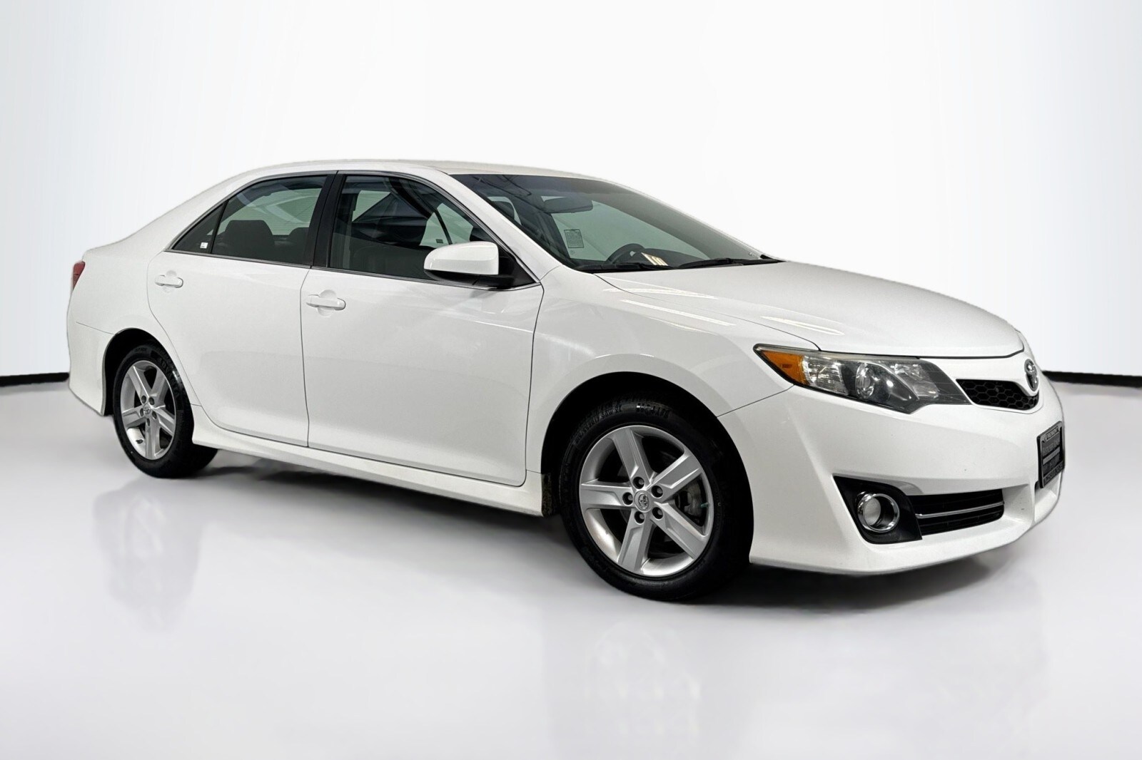 2014 Toyota Camry SE photo 3