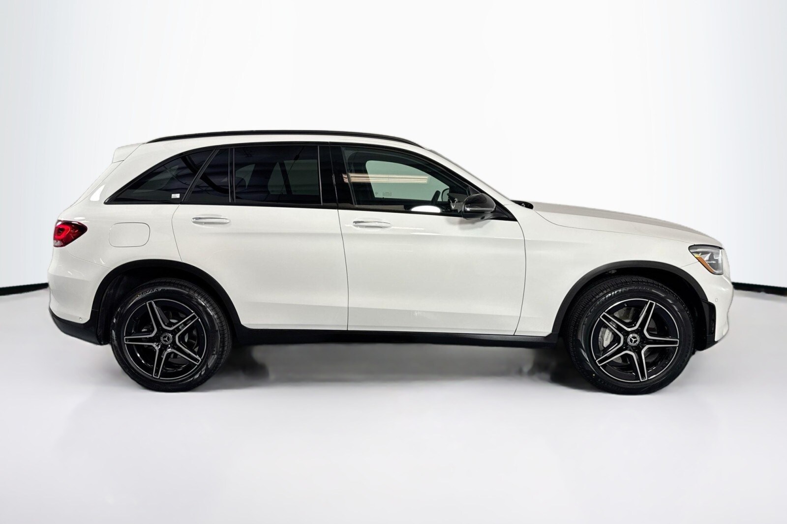 2022 Mercedes Benz GLC 300 photo 4