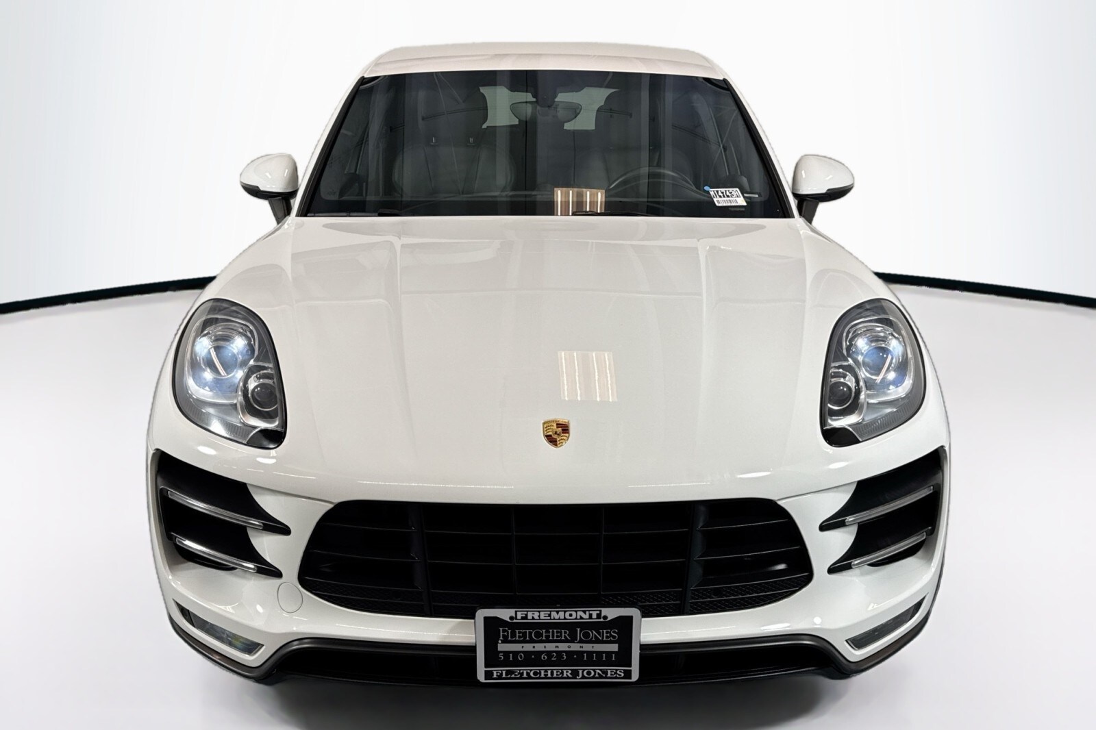 2015 Porsche Macan Turbo photo 2