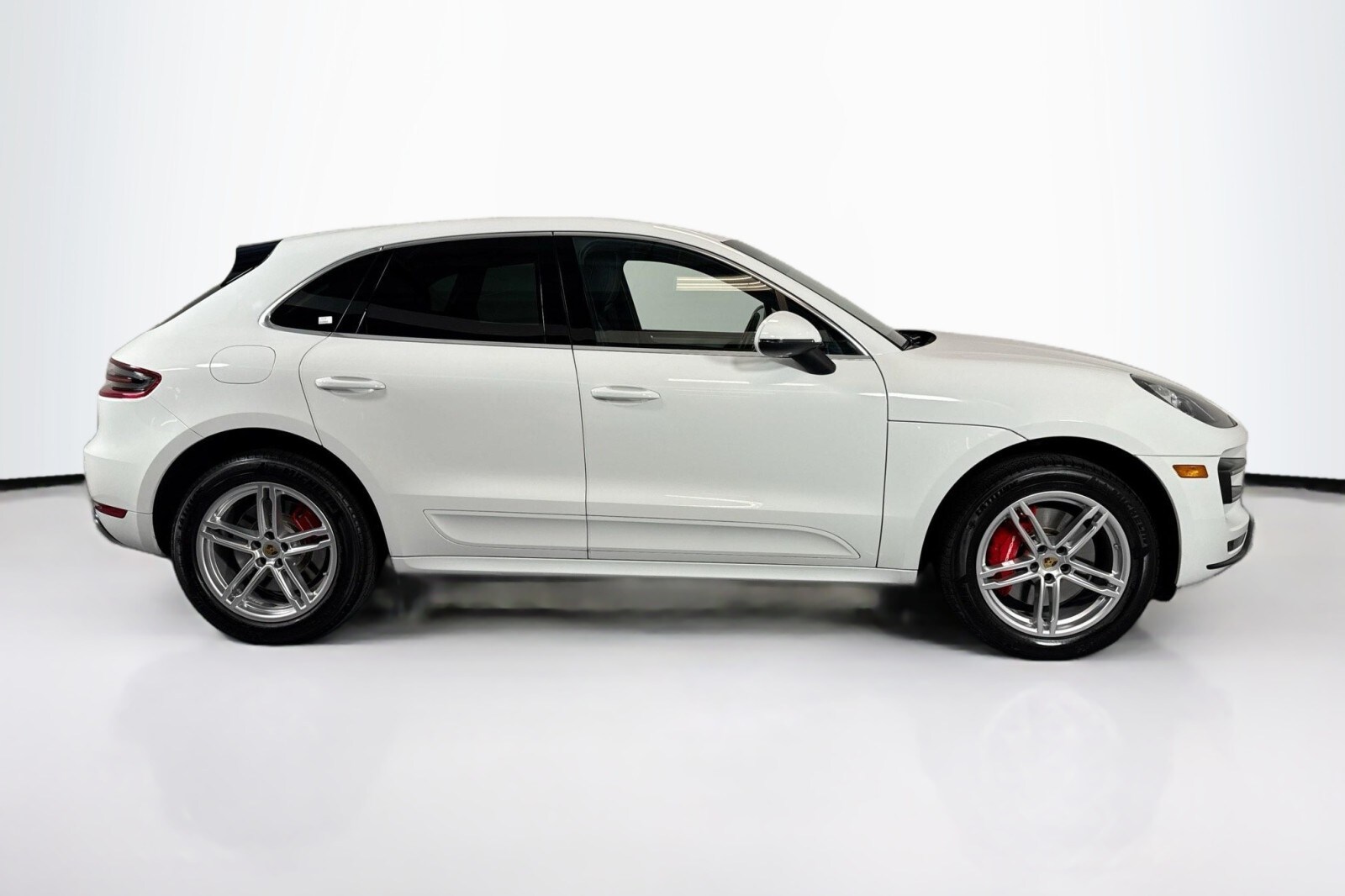 2015 Porsche Macan Turbo photo 4