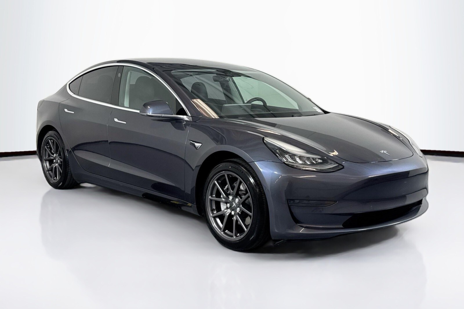 2020 Tesla Model 3 Standard Range photo 3