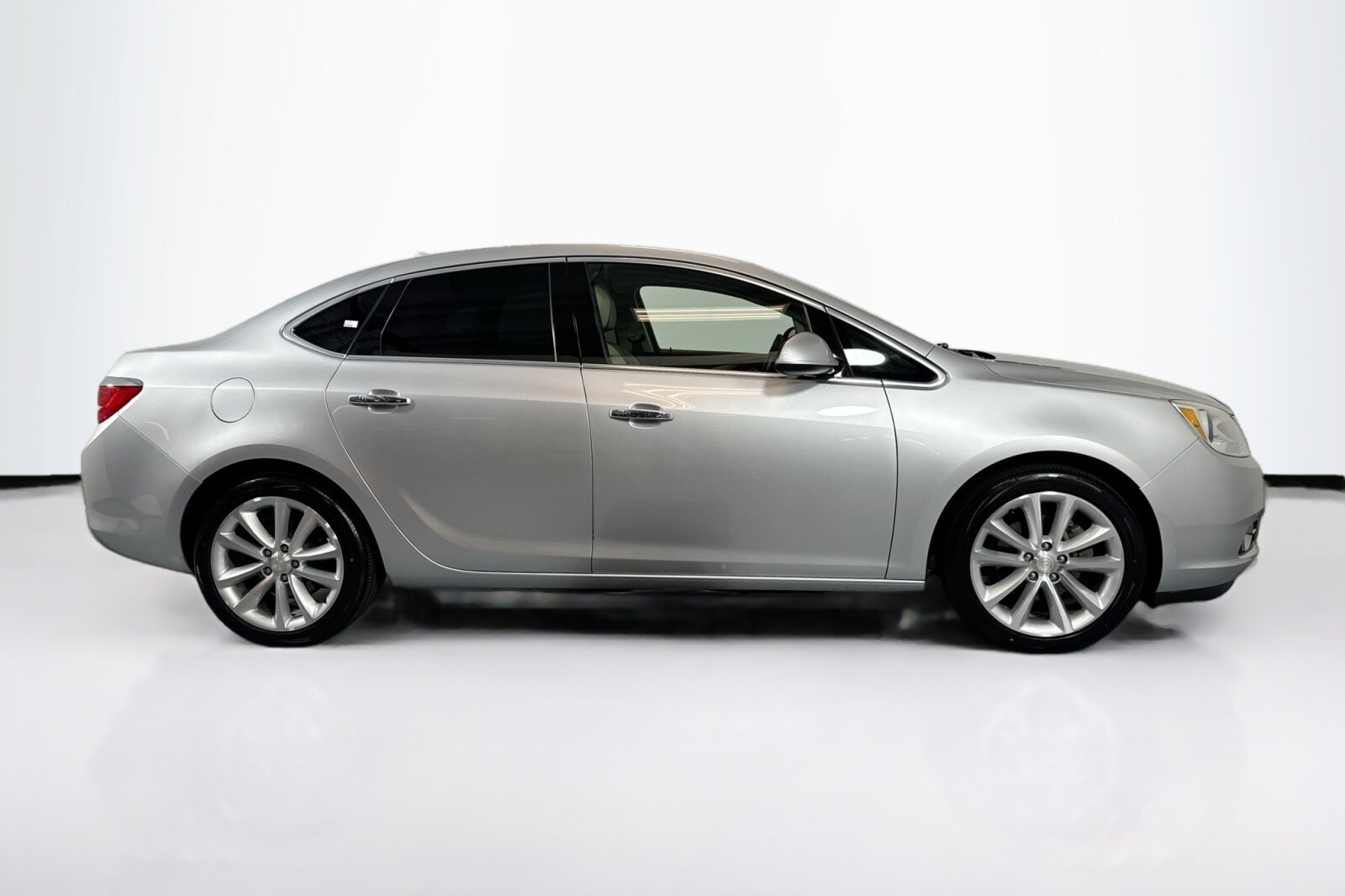 2014 Buick Verano Leather photo 4