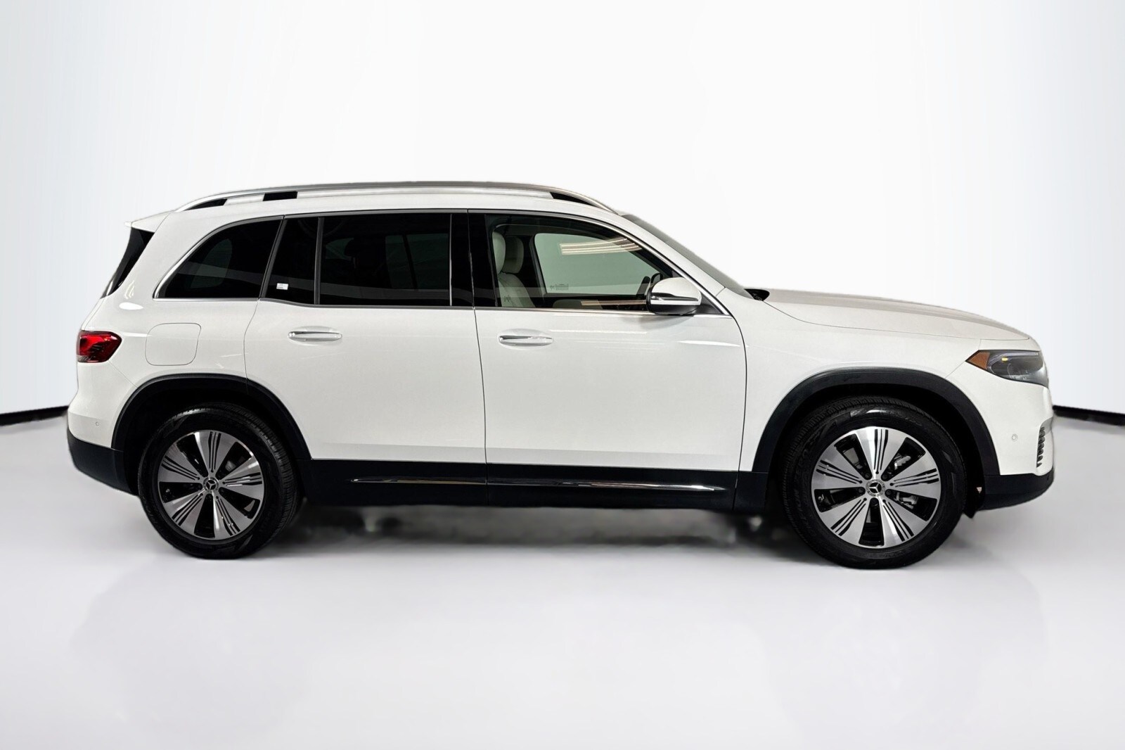 2023 Mercedes Benz EQB 300 4MATIC photo 4