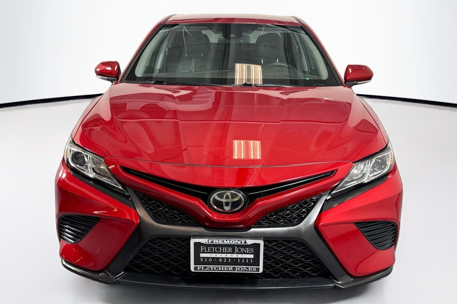 2019 Toyota Camry LE photo 2