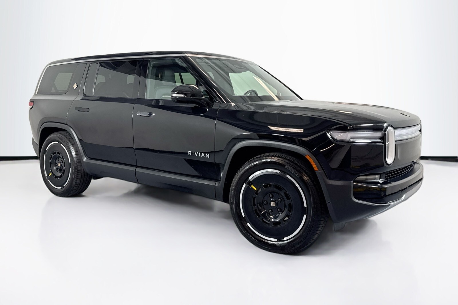 2025 Rivian R1S Adventure photo 3