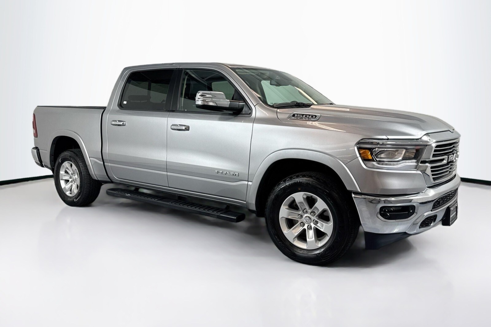2019 Ram 1500 Laramie photo 3