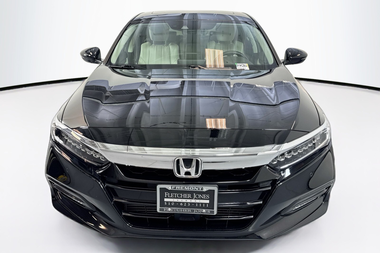 2018 Honda Accord Touring 1.5T photo 2