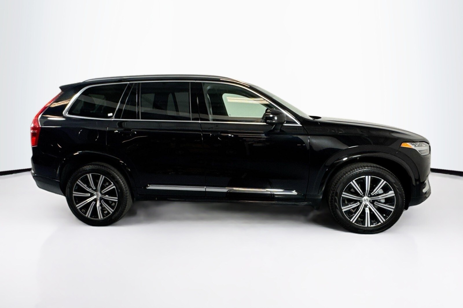 2025 Volvo XC90 AWD Plus photo 2