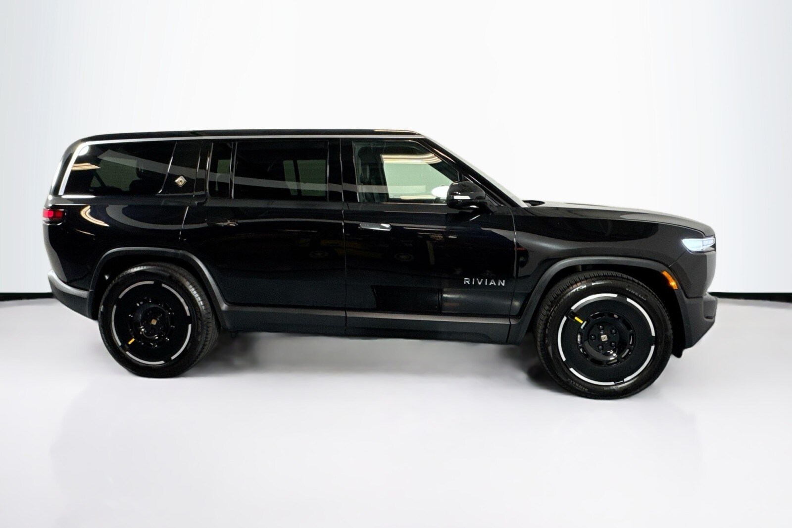 2025 Rivian R1S Adventure photo 4
