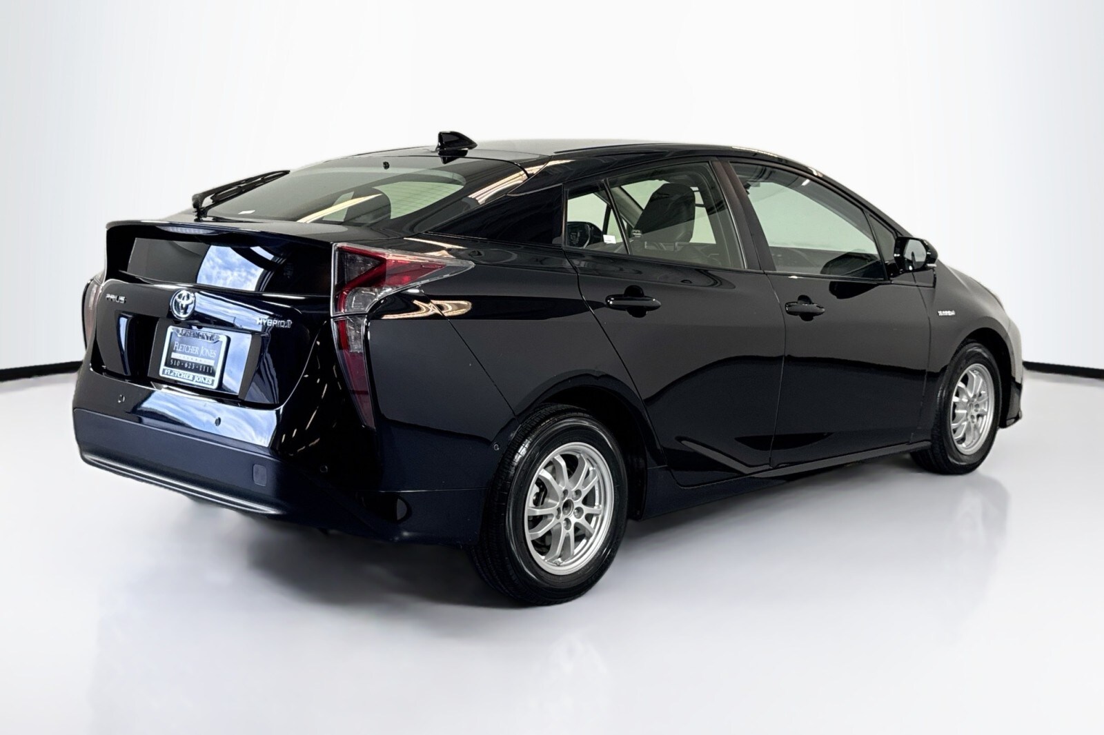 2018 Toyota Prius Three Touring photo 4