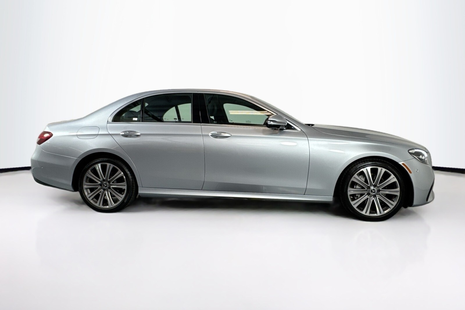 2022 Mercedes Benz E 350 photo 4