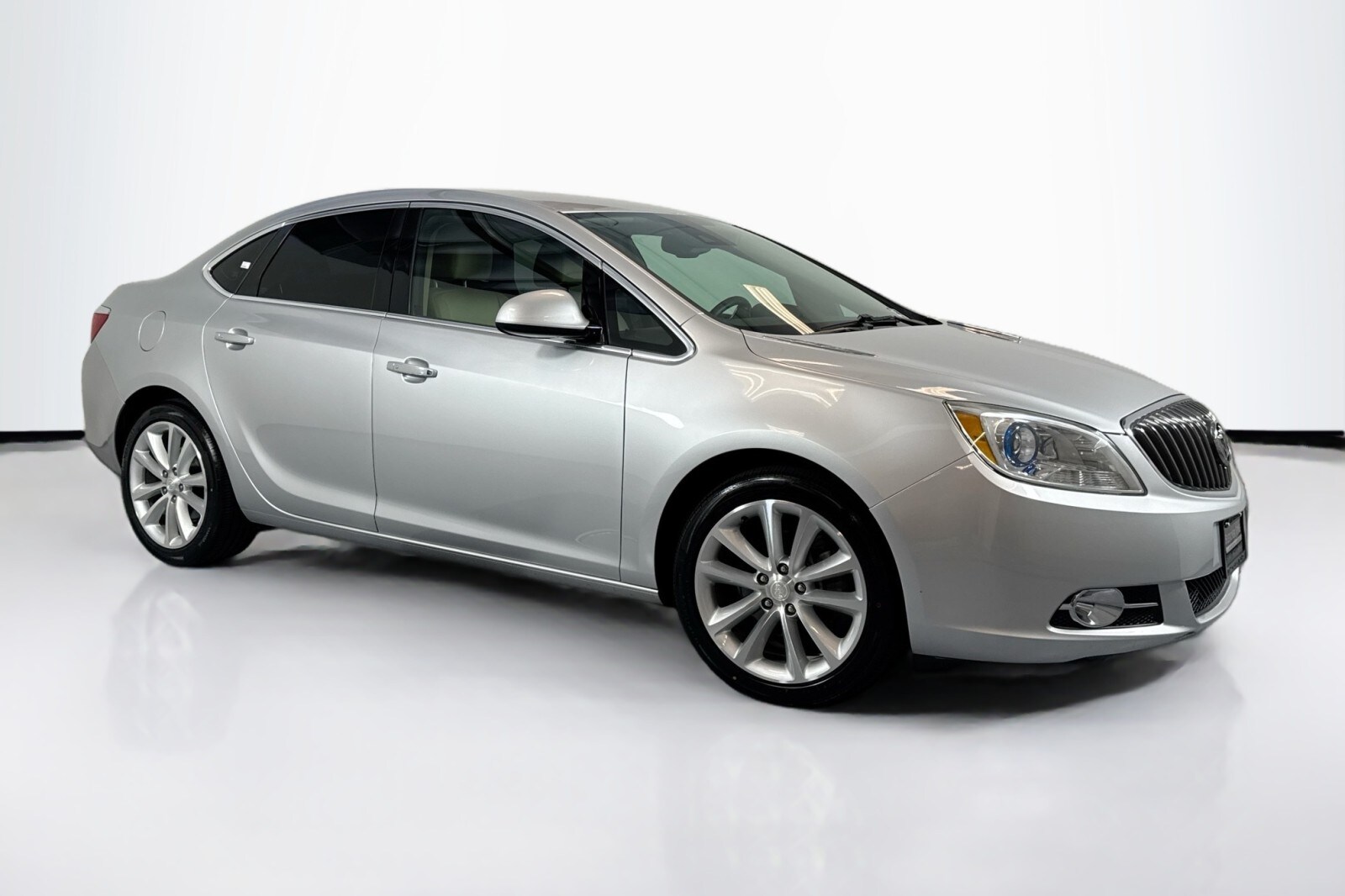2014 Buick Verano Leather photo 3